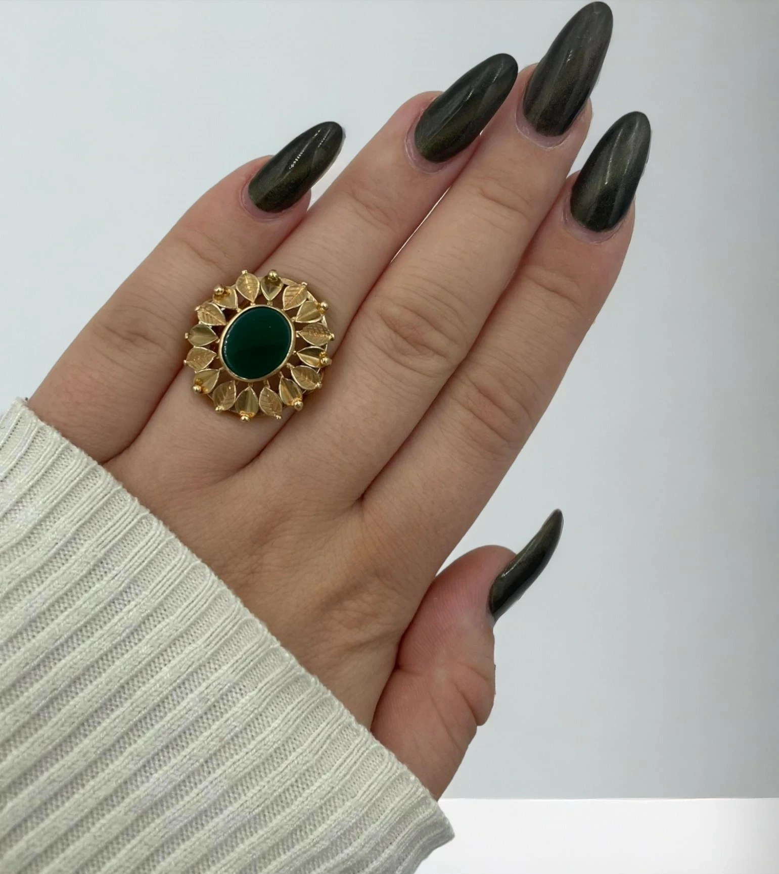 zloty-pierscionek-duzy-zdobiony-z-zielonym-oczkiem-sobieskiego-3-dabrowa-gornicza