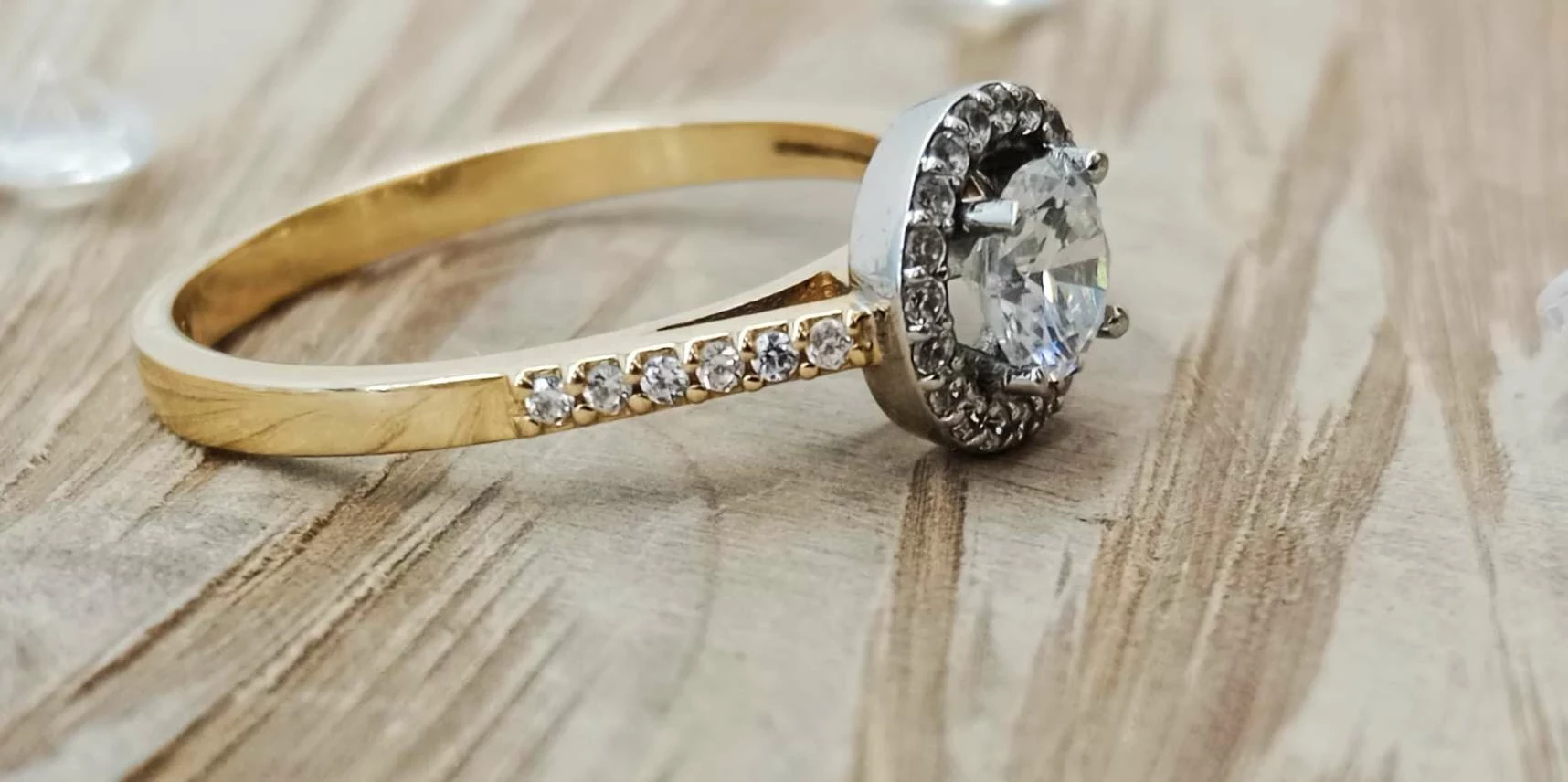 zloty-pierscionek-wiele-cyrkonii-31g-p-585-kamien-17088-128