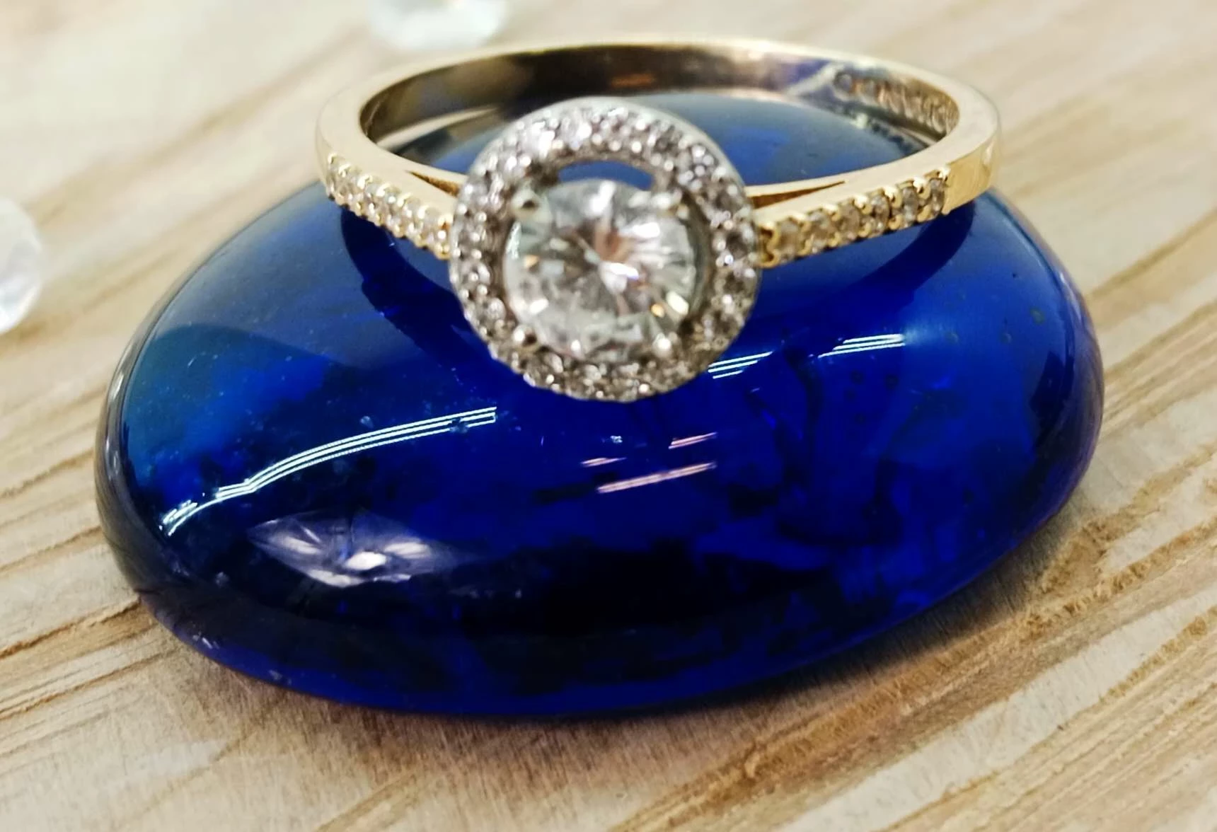 zloty-pierscionek-wiele-cyrkonii-31g-p-585-stan-11323-2