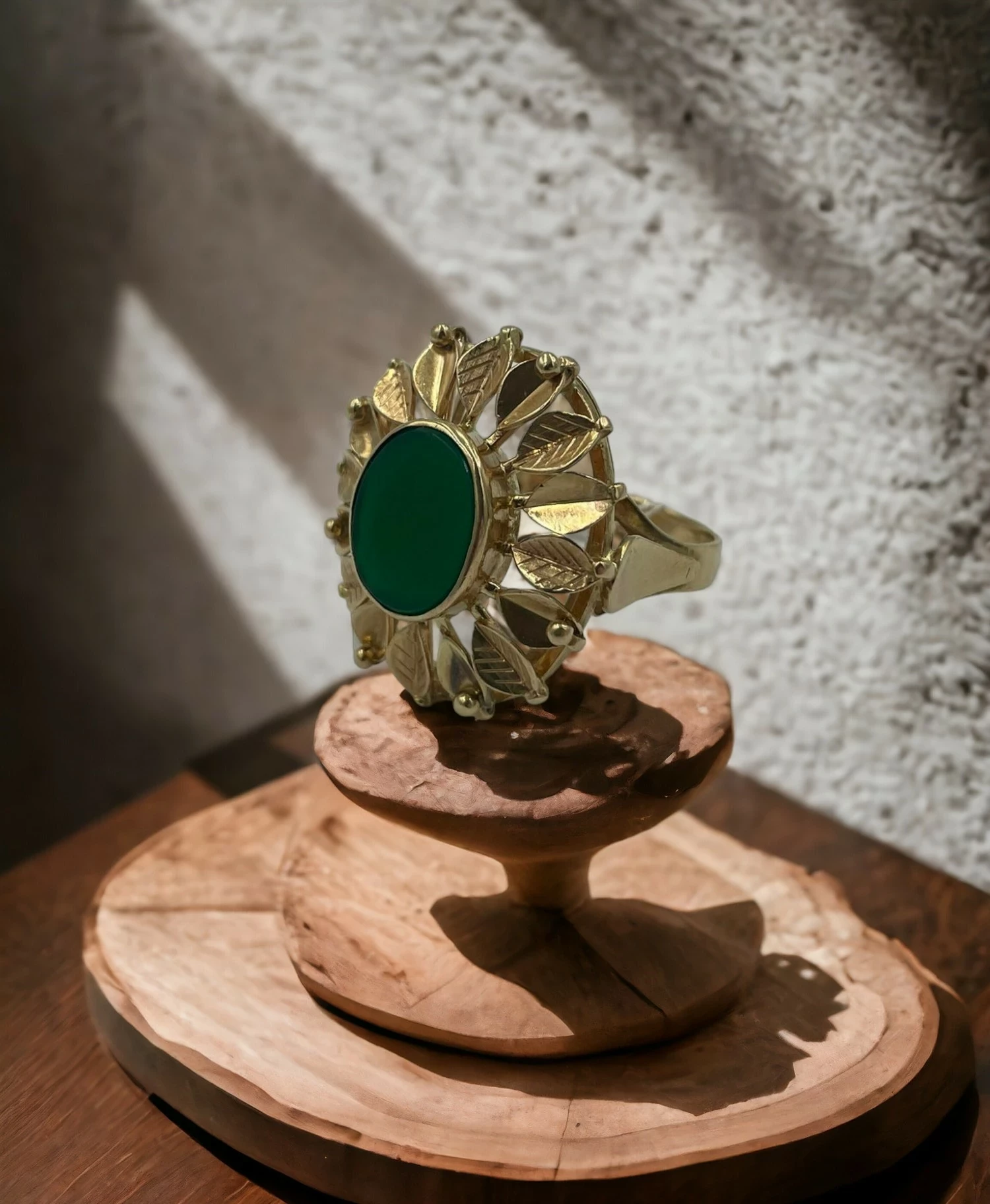 zloty-pierscionek-duzy-zdobiony-z-zielonym-oczkiem-rodzaj-inny