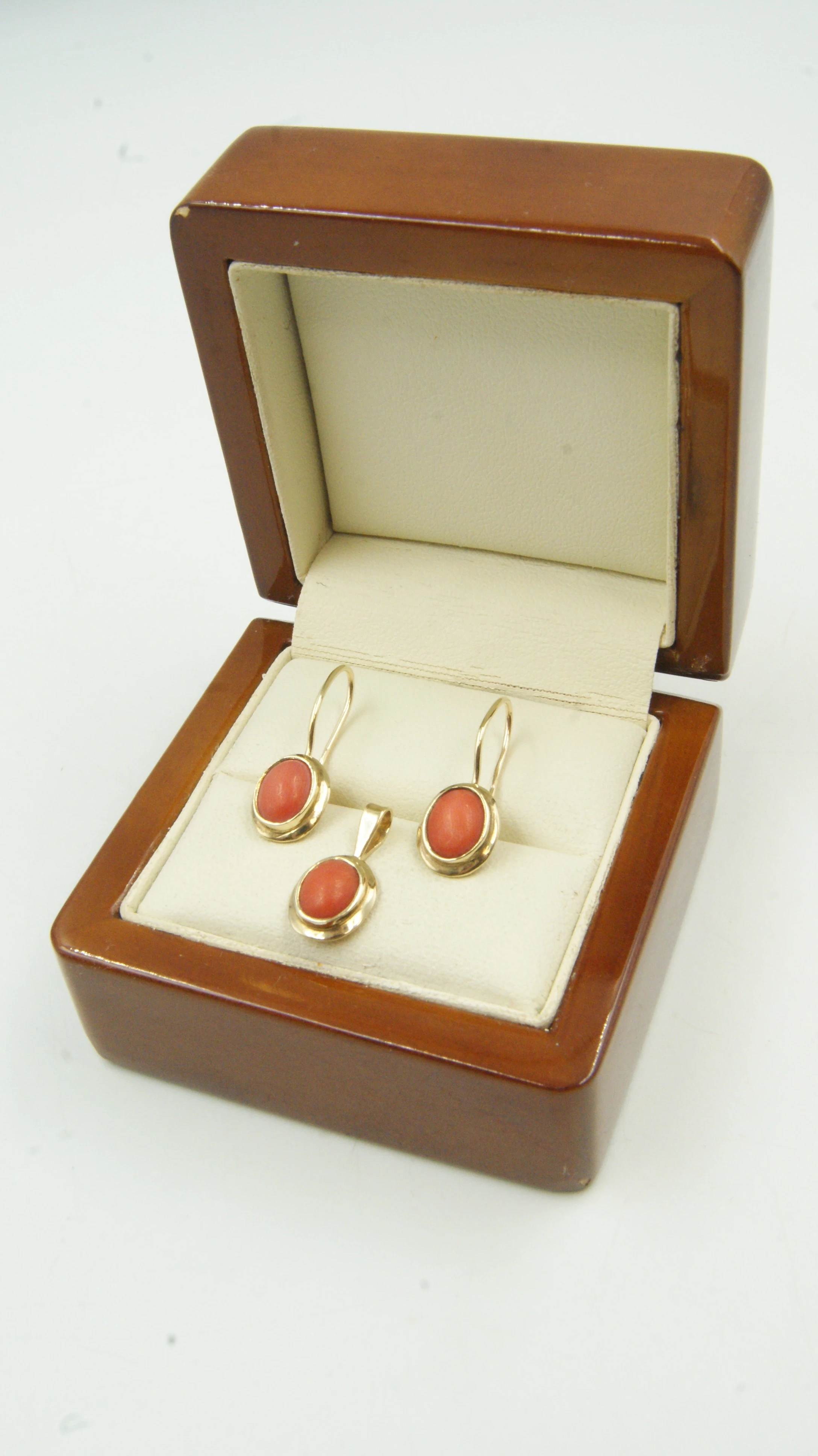 zestaw-zlote-kolczyki-i-zawieszka-z-koralem-247g-333-ratuszowa-5-szamotuly