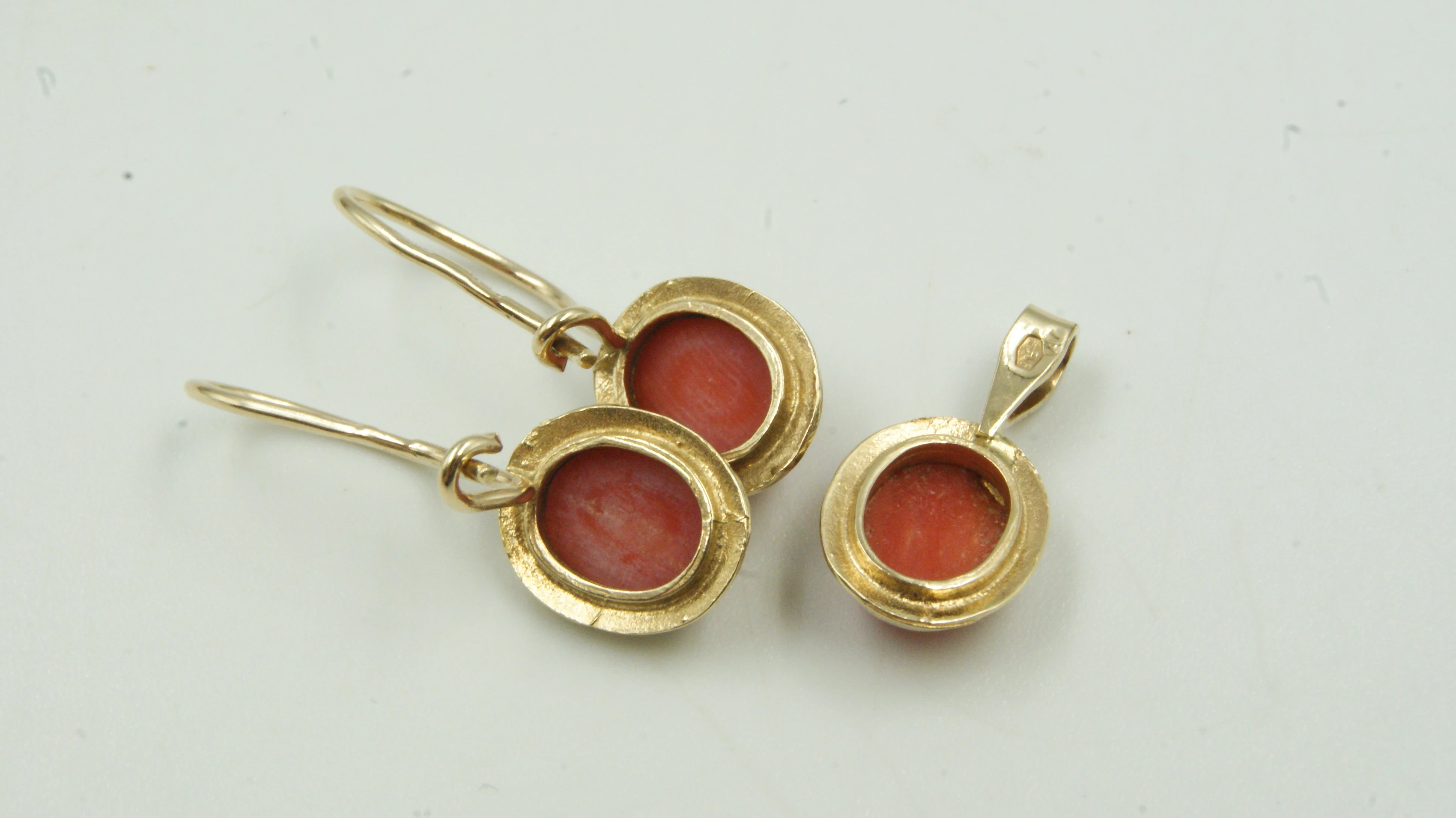 zestaw-zlote-kolczyki-i-zawieszka-z-koralem-247g-333-product-id-2ceb3898-645e-4b5e-820d-94dfbbab8b61