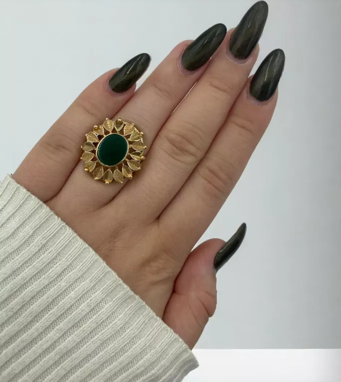 zloty-pierscionek-duzy-zdobiony-z-zielonym-oczkiem-sobieskiego-3-dabrowa-gornicza