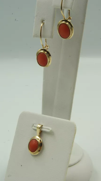 zestaw-zlote-kolczyki-i-zawieszka-z-koralem-247g-333-kolor-dominujacy-zloty