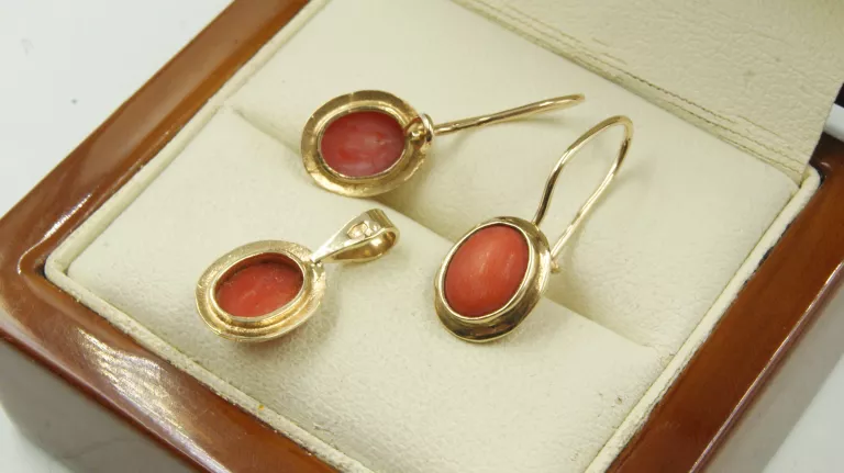 zestaw-zlote-kolczyki-i-zawieszka-z-koralem-247g-333-kamien-koral