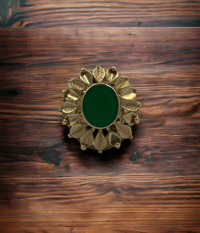 zloty-pierscionek-duzy-zdobiony-z-zielonym-oczkiem-marka-bez-marki