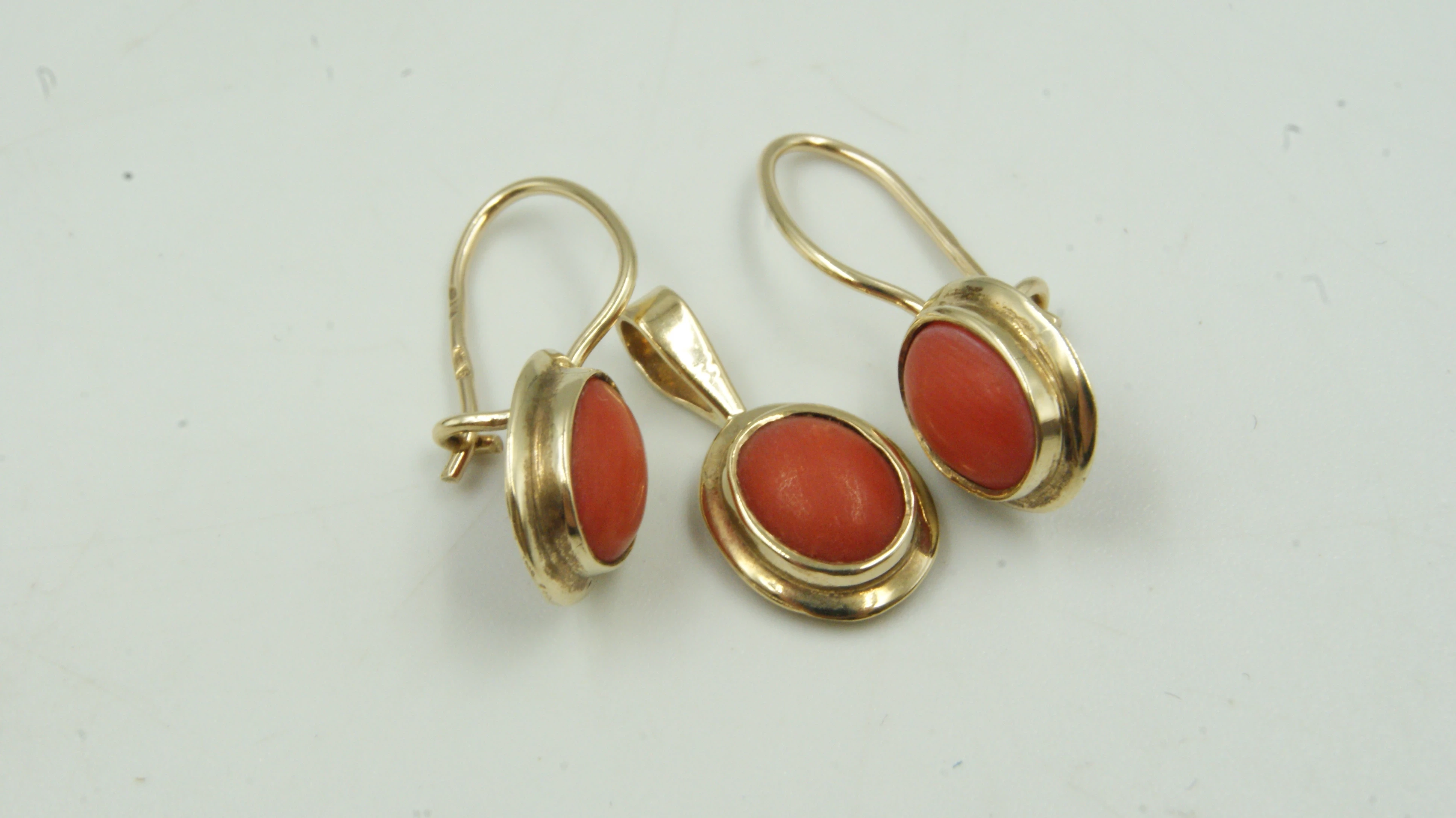 zestaw-zlote-kolczyki-i-zawieszka-z-koralem-247g-333-ean-gtin-6976987344847