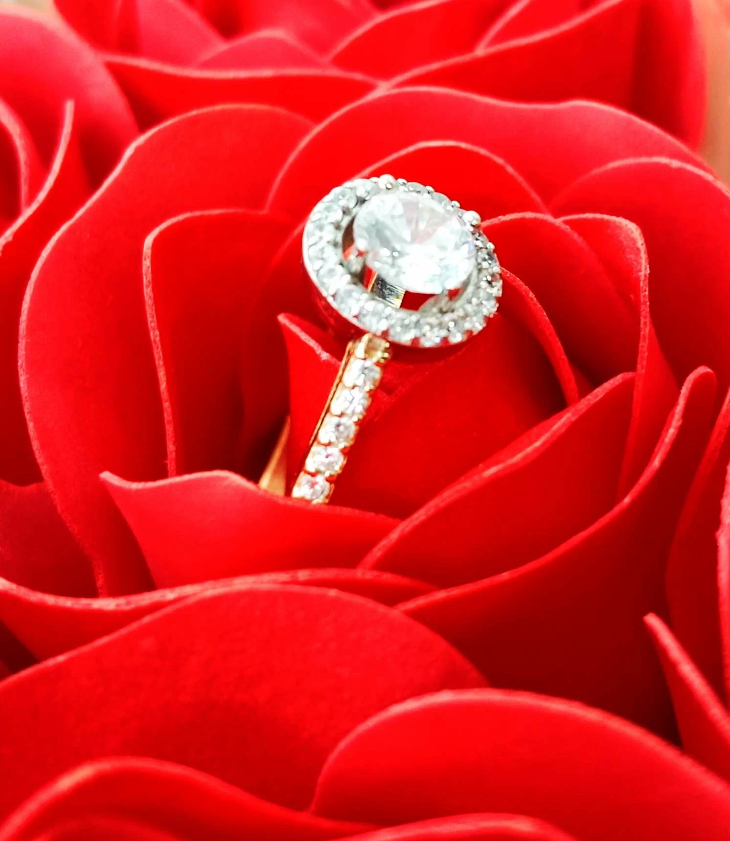 zloty-pierscionek-wiele-cyrkonii-31g-p-585-rodzaj-2205-16