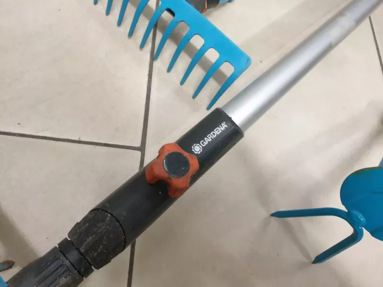 ZESTAW NARZĘDZI OGRODNICZYCH GARDENA COMBISYSTEM [ 3 KOŃCÓWKI]
