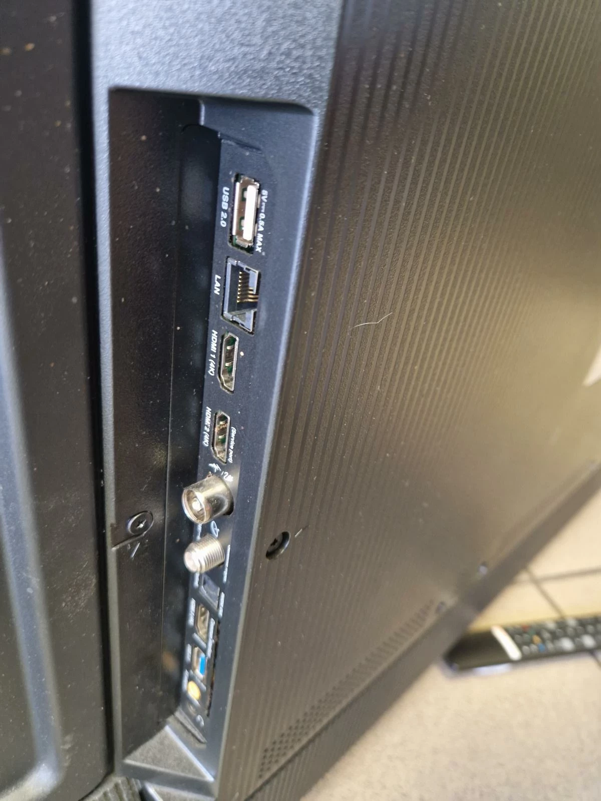 telewizor-smart-tv-tcl-55c635-qled-4k-55-przekatna-ekranu-cale-55