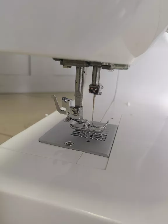 MASZYNA DO SZYCIA DOMOWA ŁUCZNIK EWA II 38 ŚCIEGÓW PODWÓJNA IGŁA OVERLOCK
