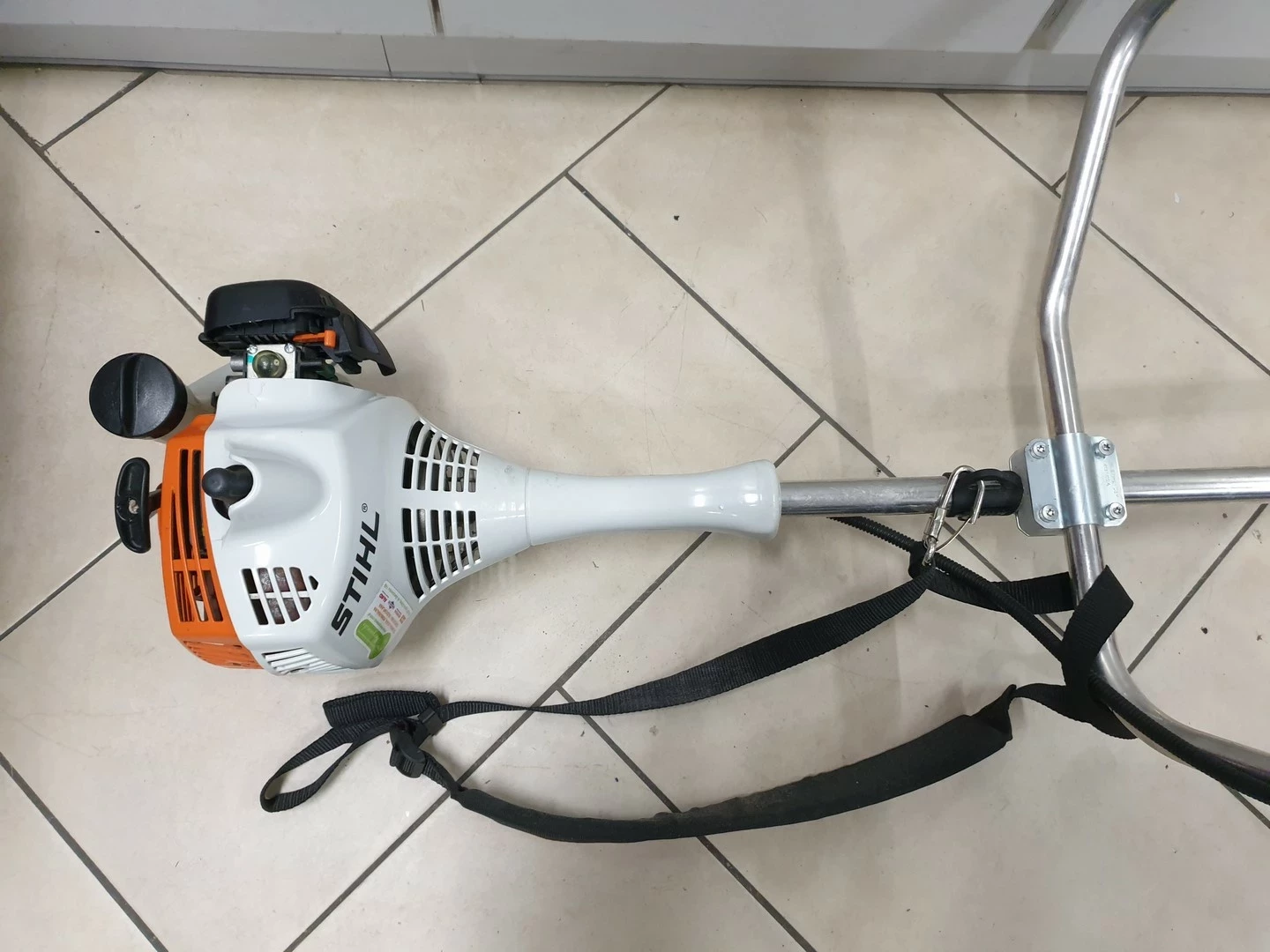 podkaszarka-kosa-spalinowa-stihl-fs-55-082022-zasilanie-spalinowe
