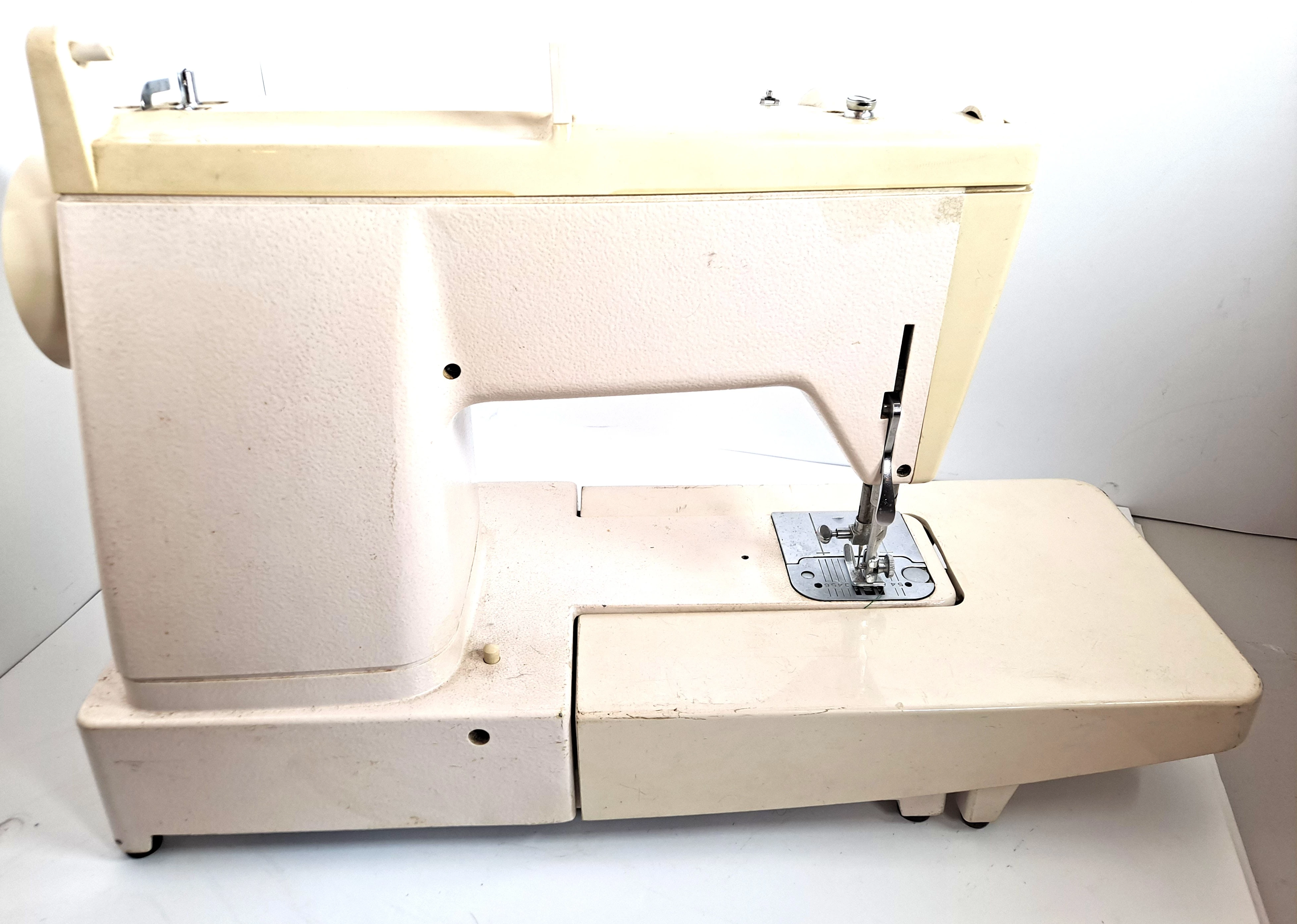 maszyna-do-szycia-lucznik-877-marka-lucznik