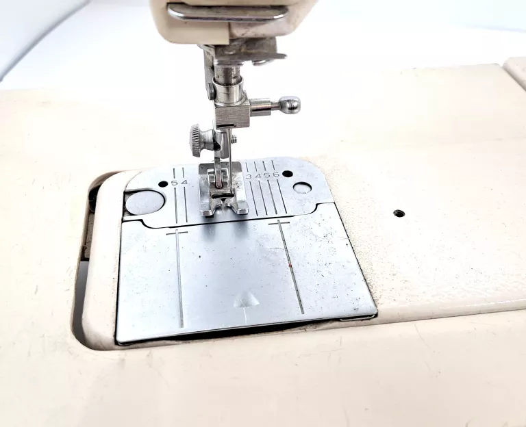 maszyna-do-szycia-lucznik-877-ean-gtin-5907595764995