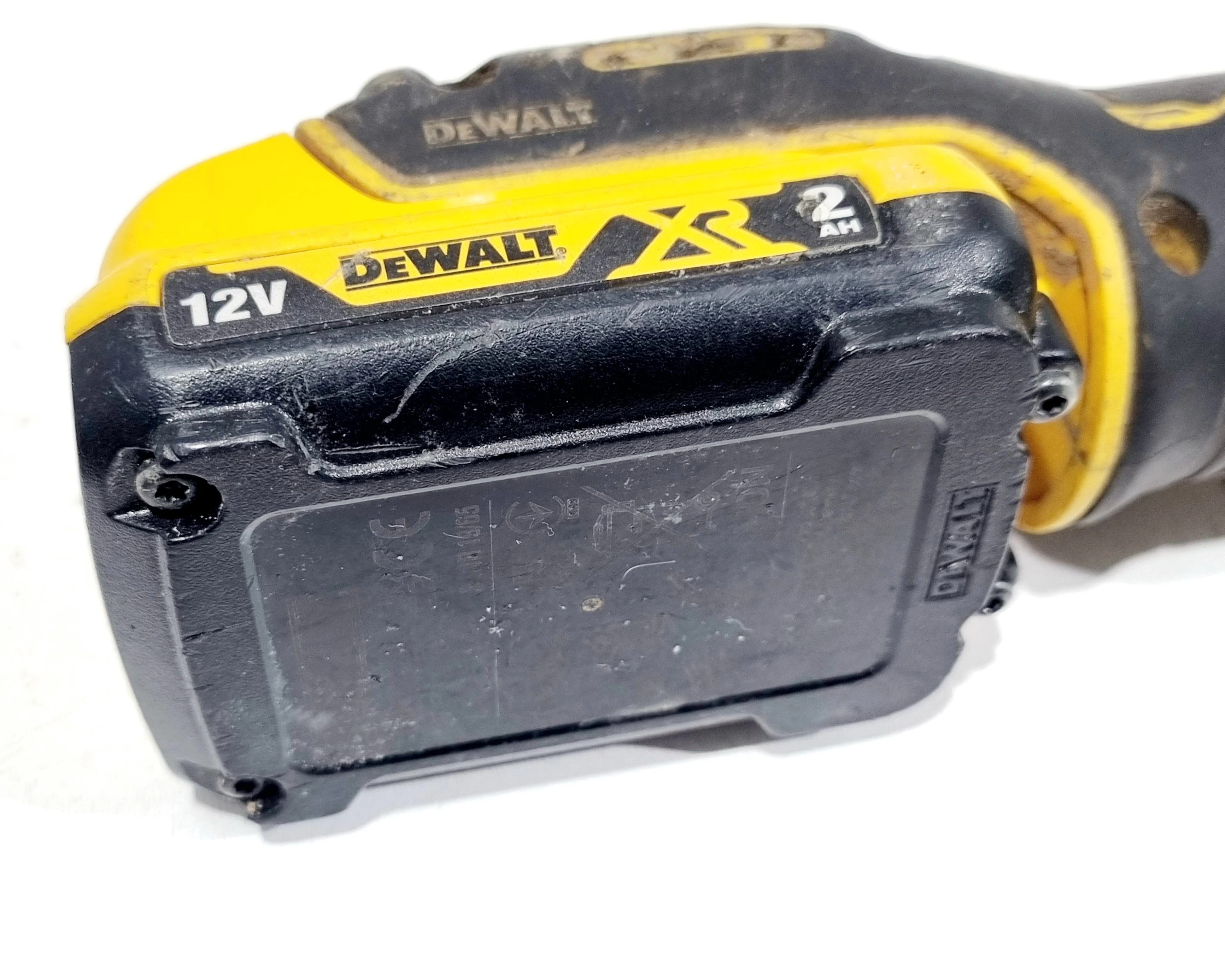 klucz-grzechotka-dewalt-dcf512n-12v-38-81nm-2-aku-z-ladowarka-rozmiar-trzpienia-38