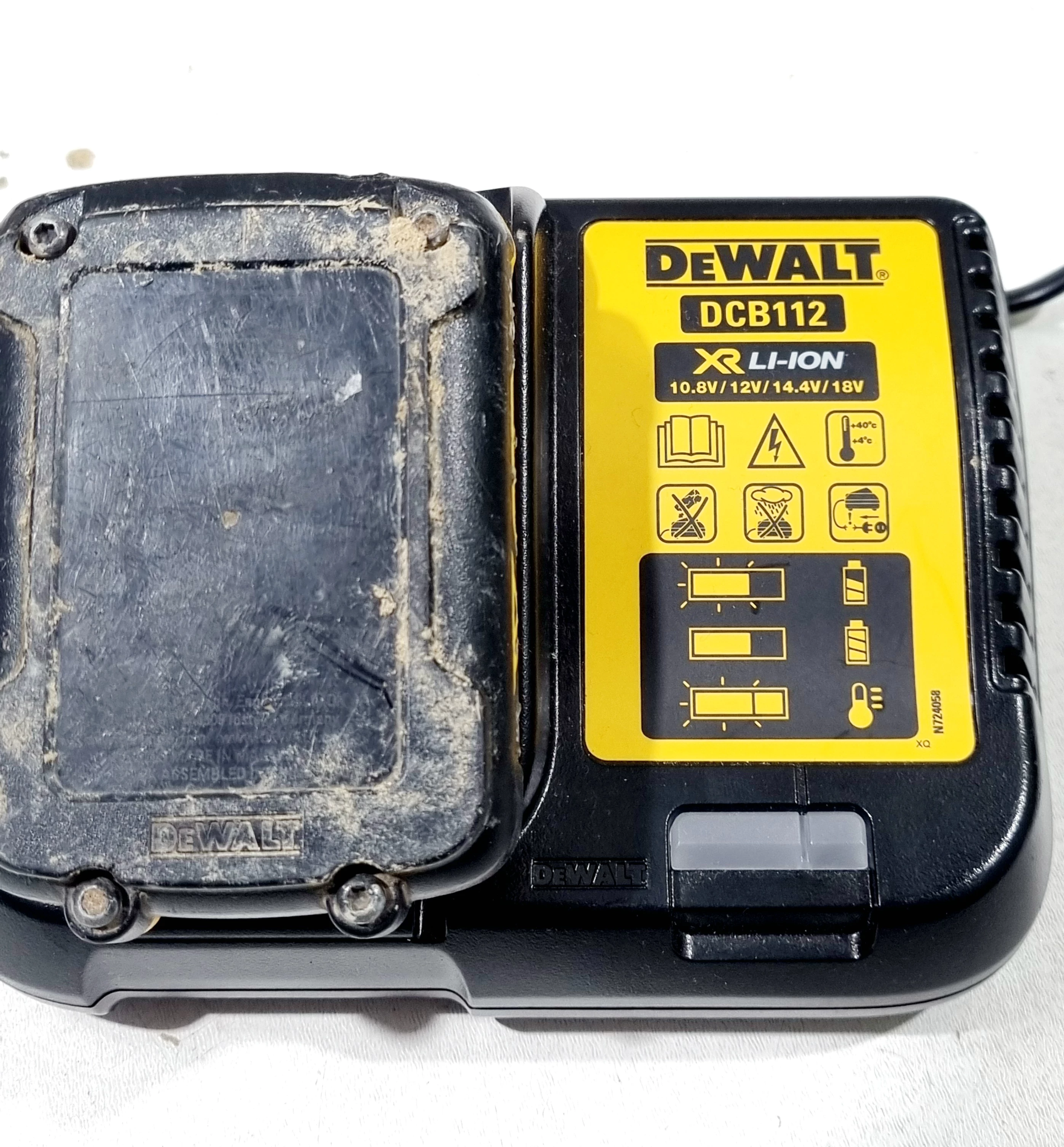 klucz-grzechotka-dewalt-dcf512n-12v-38-81nm-2-aku-z-ladowarka-predkosc-obrotowa-250