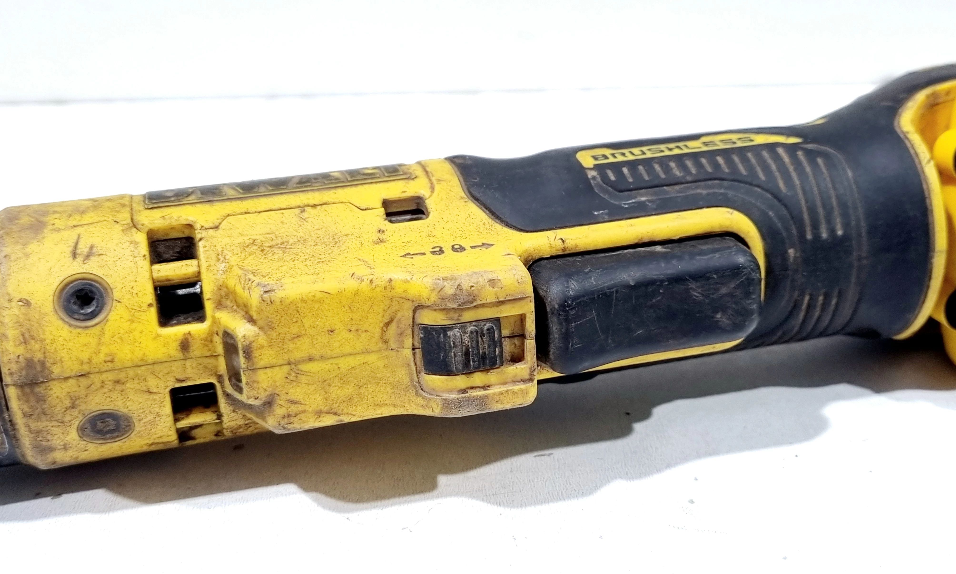 klucz-grzechotka-dewalt-dcf512n-12v-38-81nm-2-aku-z-ladowarka-kod-producenta-dcf503n