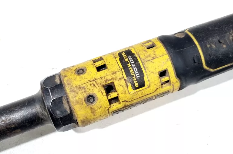 klucz-grzechotka-dewalt-dcf512n-12v-38-81nm-2-aku-z-ladowarka-zasilanie-akumulatorowe