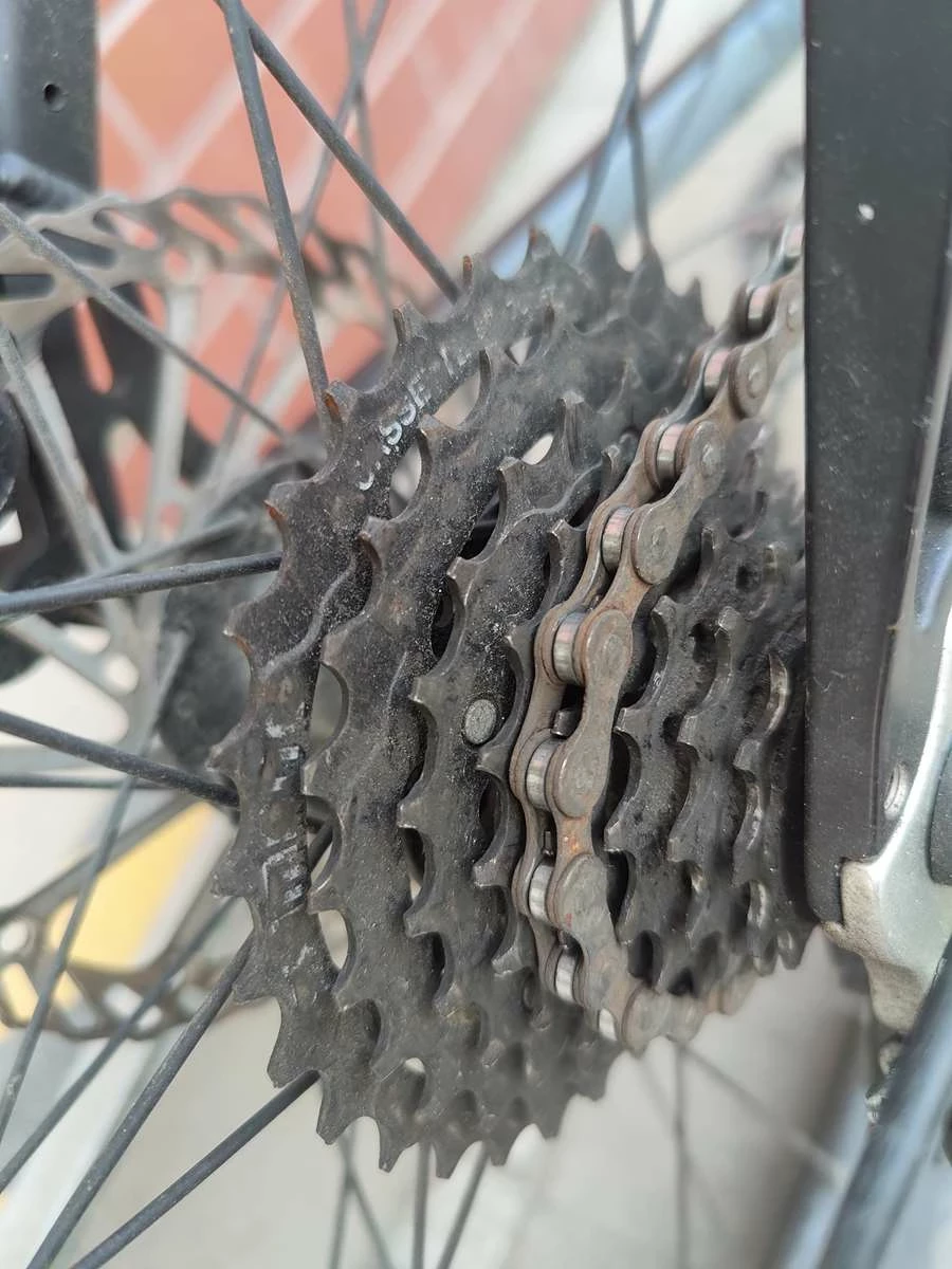 rower-mtb-carrera-hellcat-29-kod-producenta-rower-gorski-mtb-29-cali-21-biegow-amortyzacj