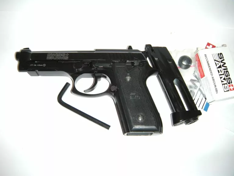 WIATRÓWKA SWISS ARMS P92