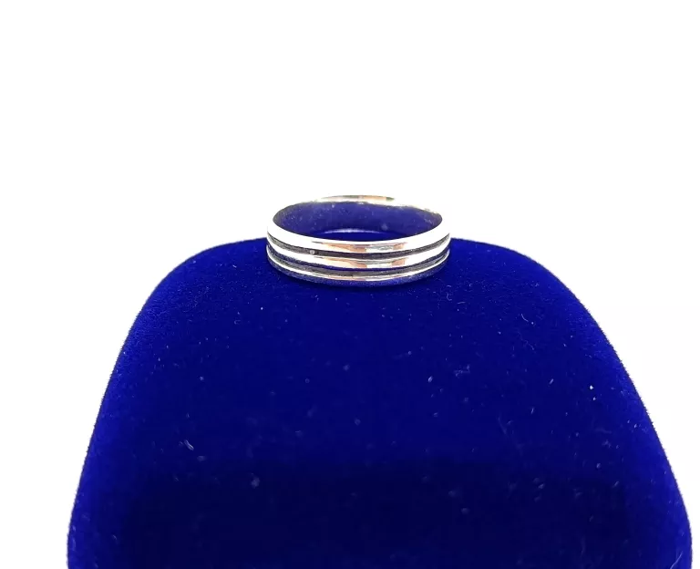 NIETUZINKOWY SREBRNA OBRĄCZKA Z PASKAMI 925 1.98G