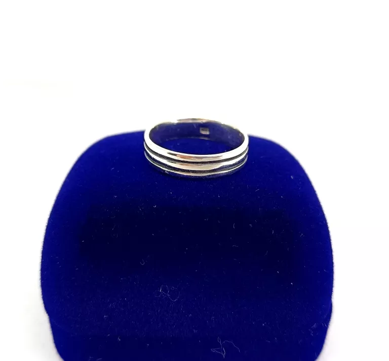 NIETUZINKOWY SREBRNA OBRĄCZKA Z PASKAMI 925 1.98G