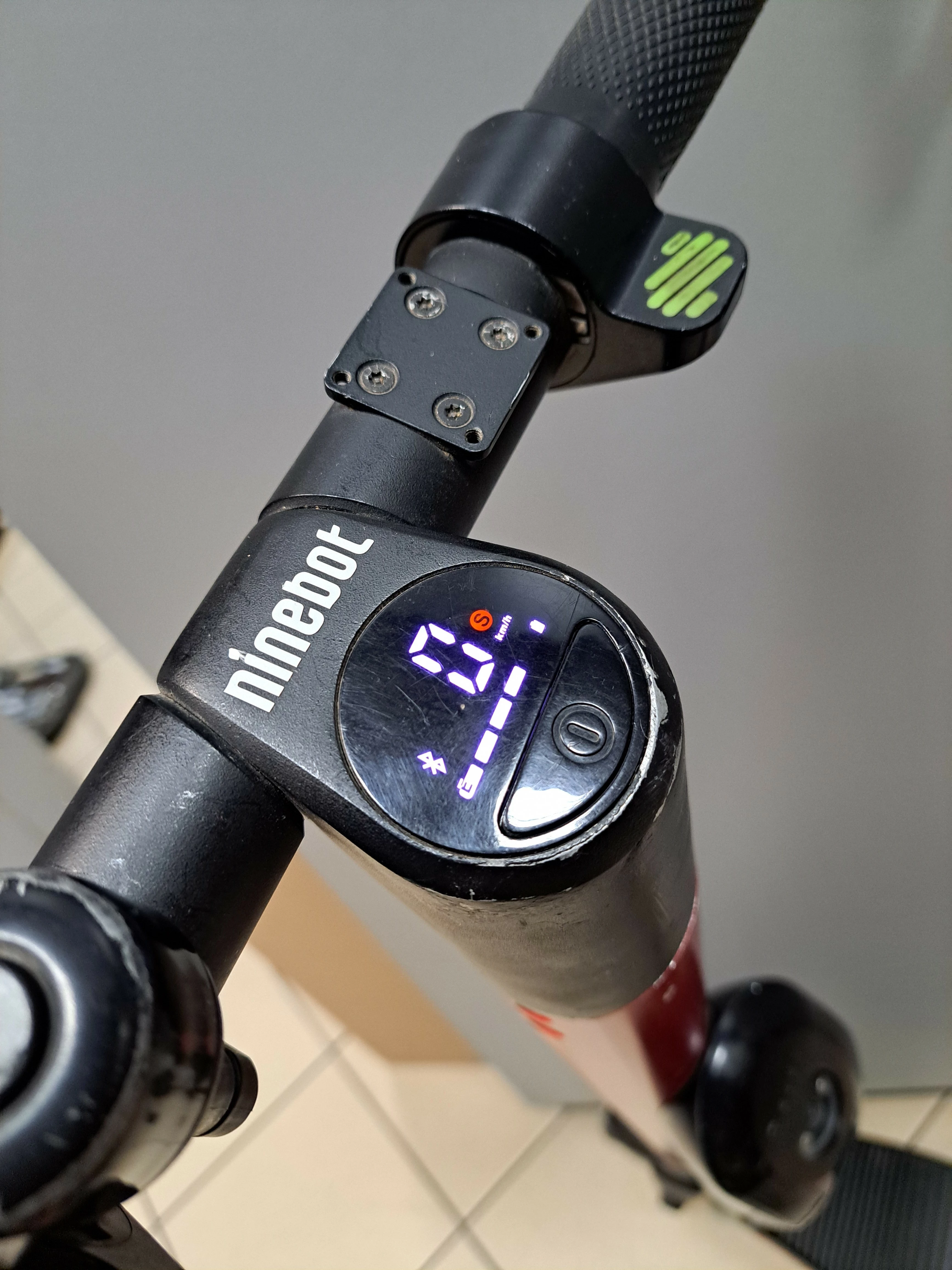 hulajnoga-elektryczna-segway-ninebot-es3-kolor-zielony