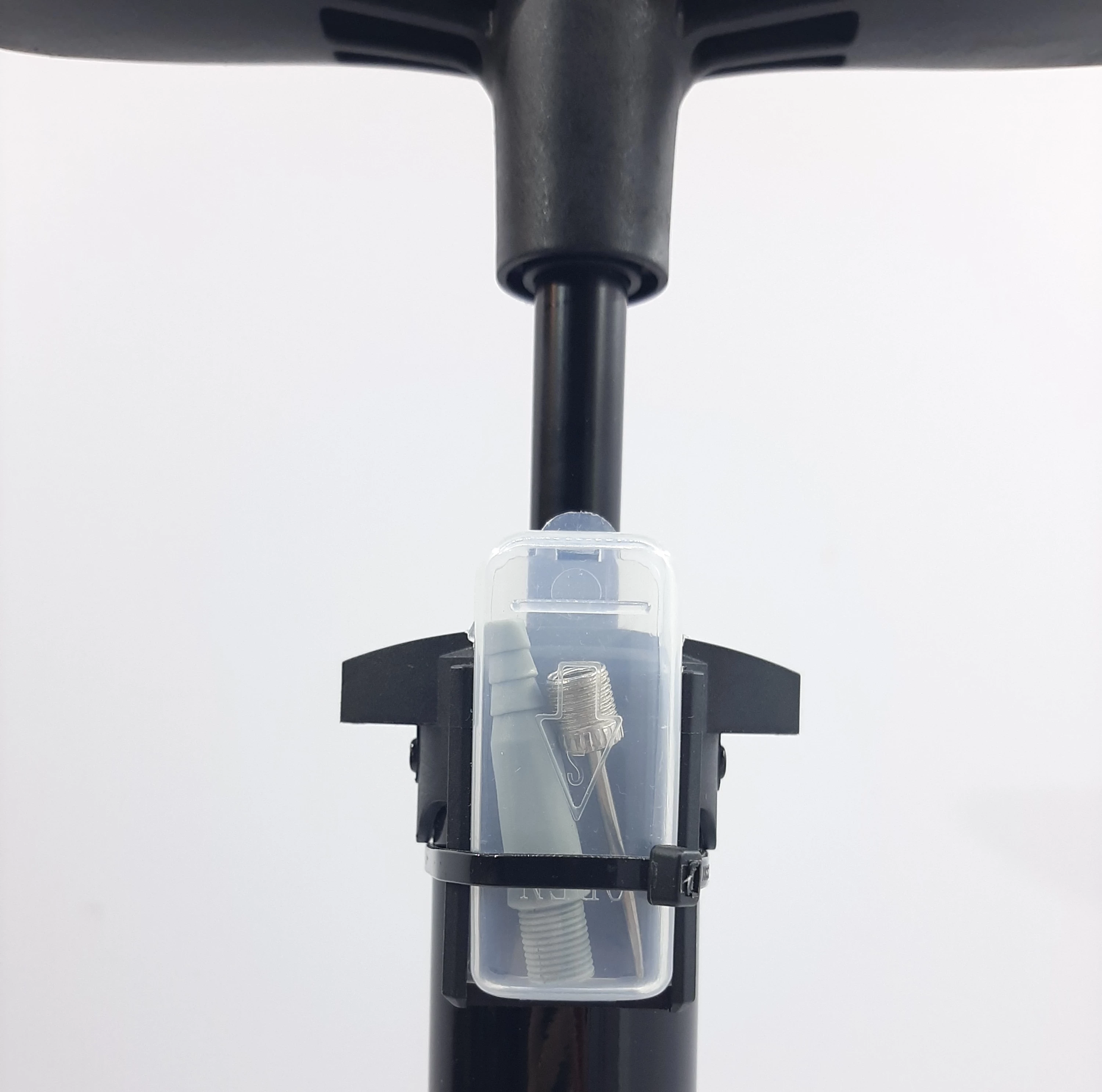 pompka-stojaca-z-manometrem-6-bar-marka-beto