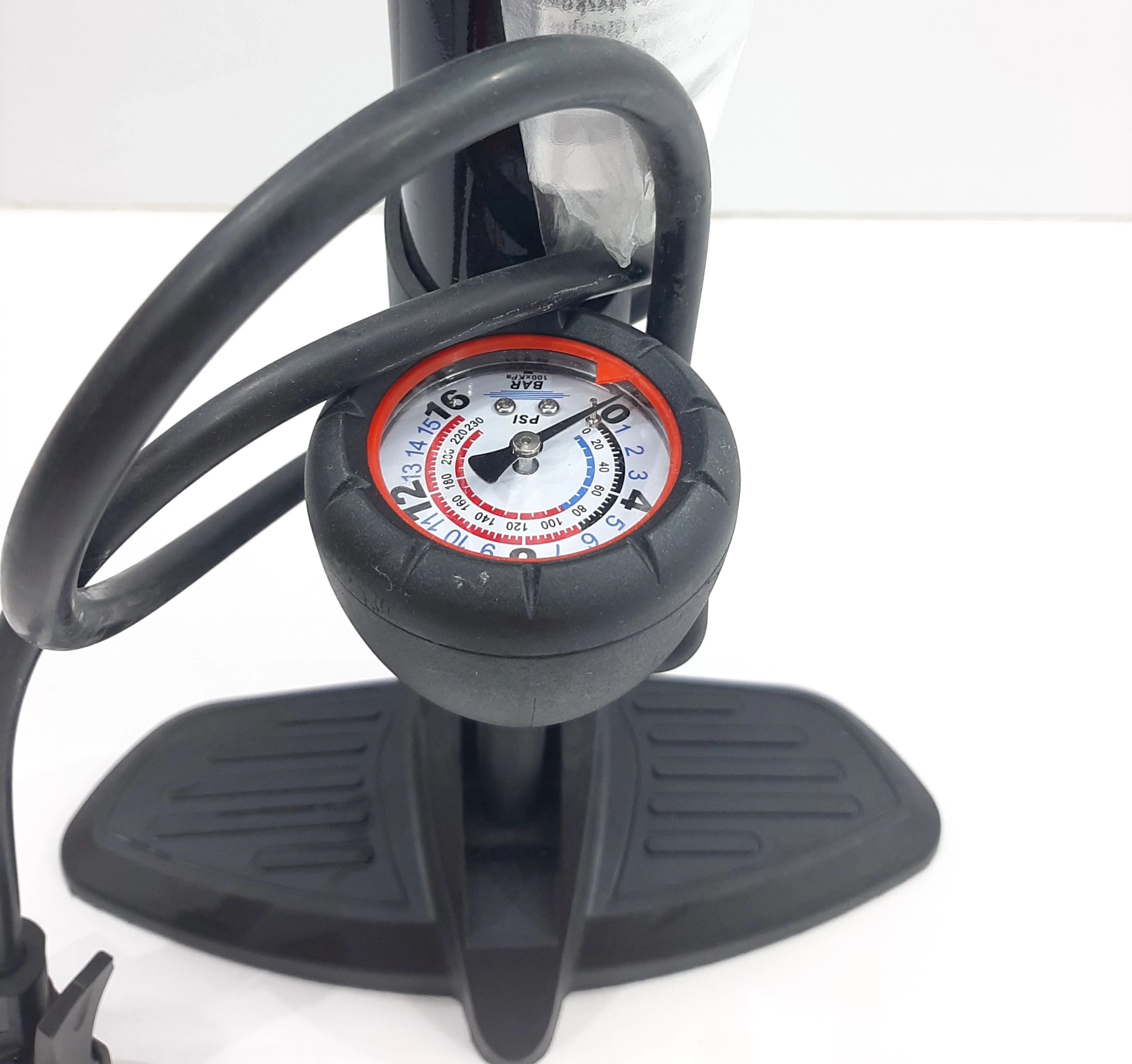 pompka-stojaca-z-manometrem-6-bar-stan-uzywany