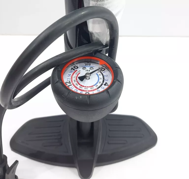 pompka-stojaca-z-manometrem-6-bar-stan-uzywany