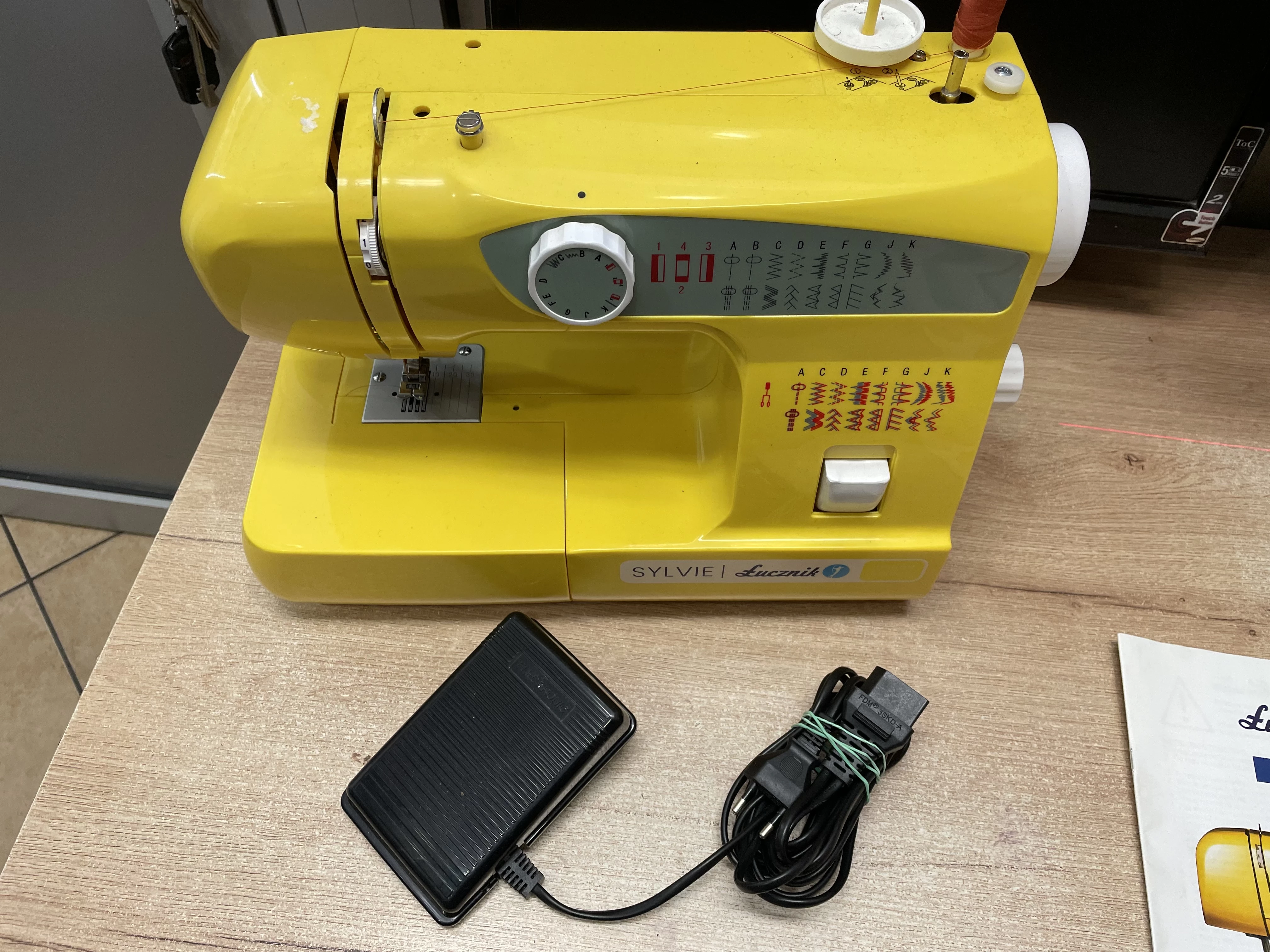 maszyna-do-szycia-lucznik-sylvie-material-204061-218933