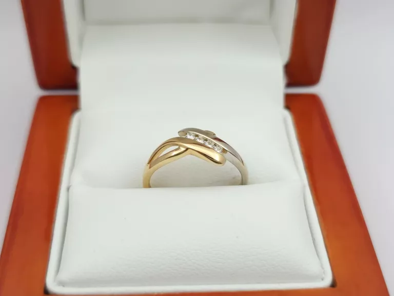 ZŁOTY PIERŚCIONEK Z DIAMENTAMI APART - 585 R.11 1,73G