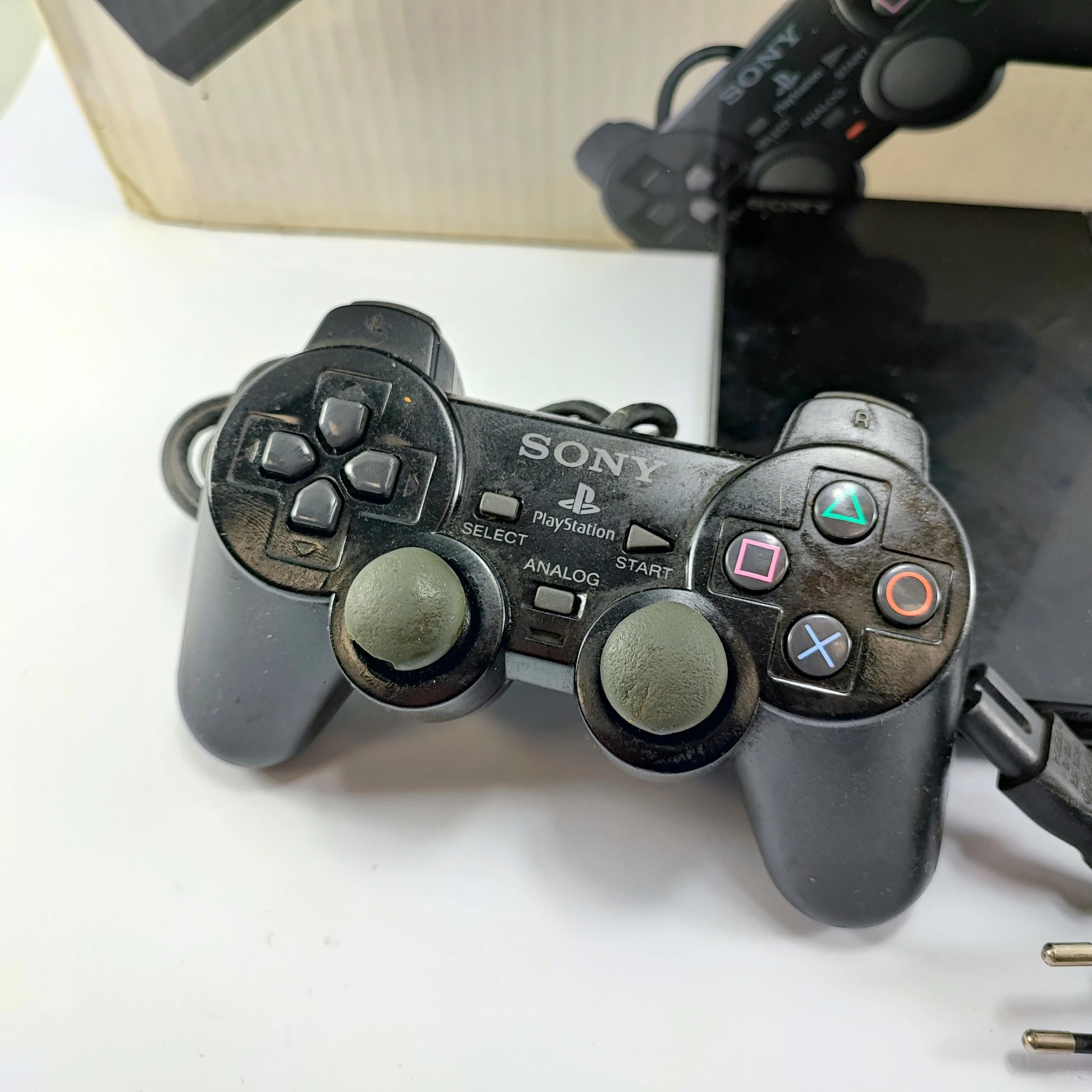 konsola-sony-playstation-2-slim-scph-90004-czarna-wersja-slim