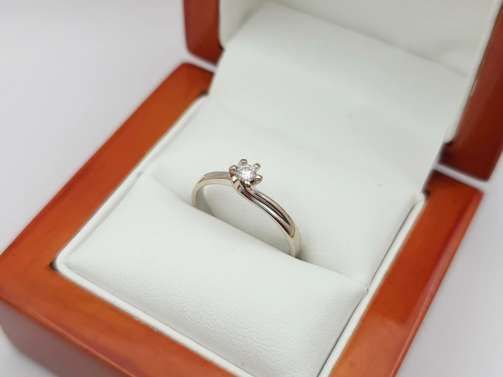 pierscionek-z-bialego-zlota-z-diamentem-585-14k-r13-209g-material-15835-2