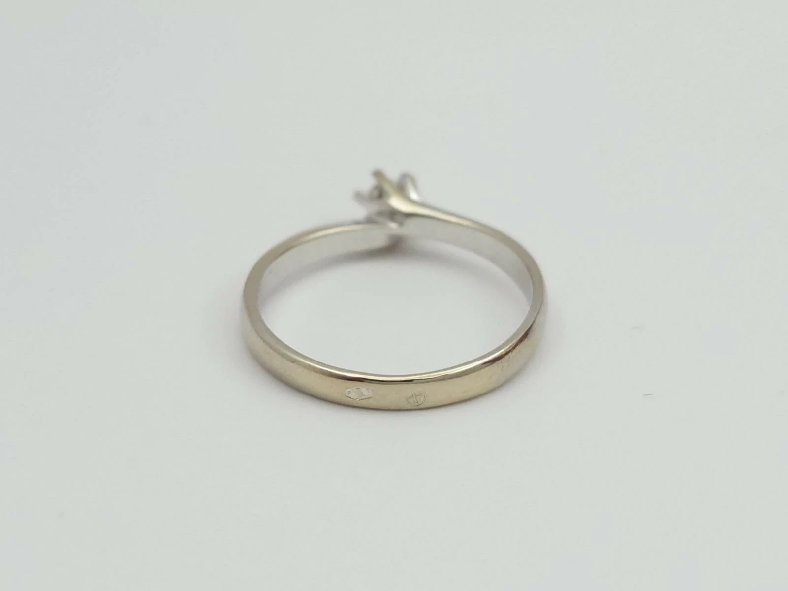 pierscionek-z-bialego-zlota-z-diamentem-585-14k-r13-209g-motyw-129129-2