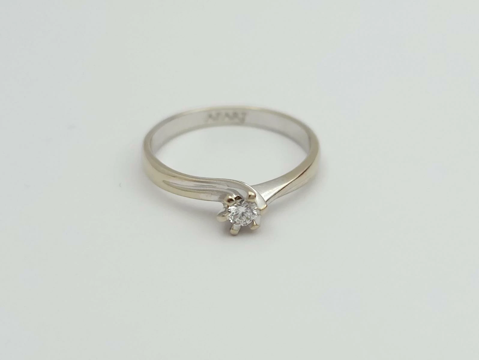 pierscionek-z-bialego-zlota-z-diamentem-585-14k-r13-209g-kolor-249512-1647429