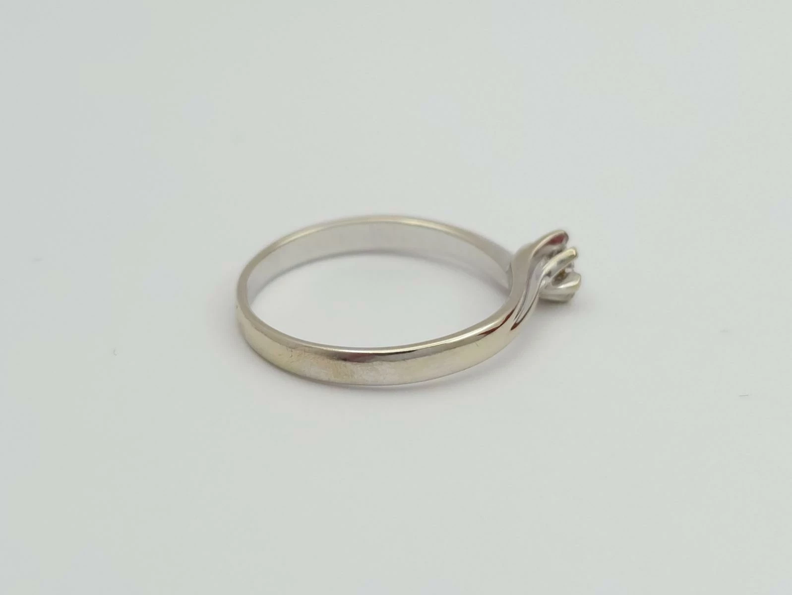 pierscionek-z-bialego-zlota-z-diamentem-585-14k-r13-209g-wykonczenie-15753-4