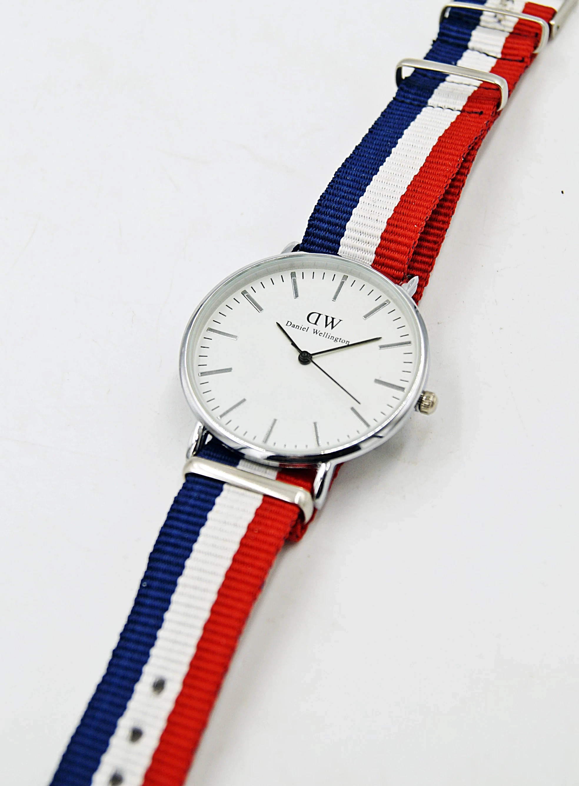 ladny-zegarek-meski-mechanizm-kwarcowy