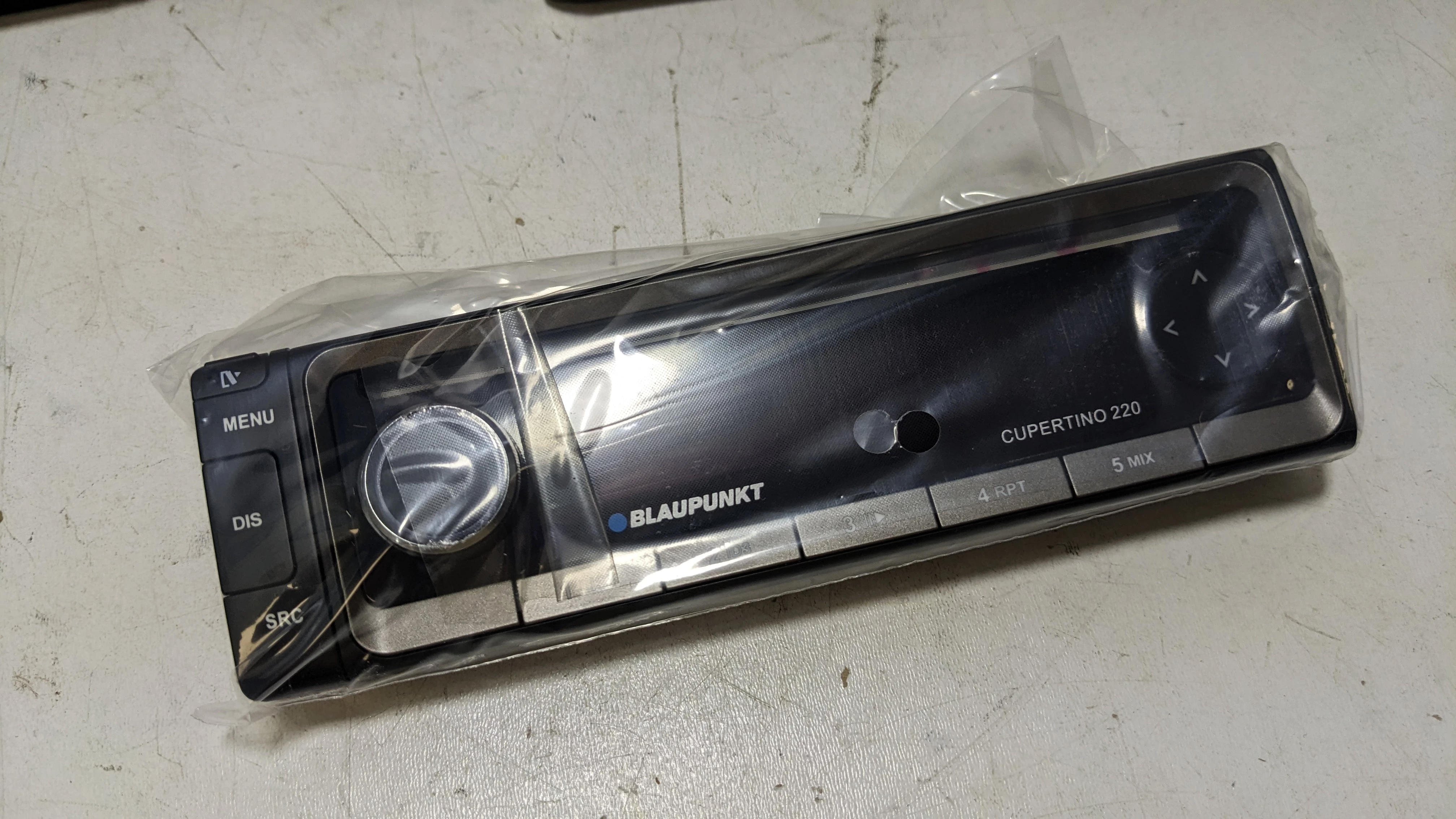 radio-samochodowe-blaupunkt-cupertino-220-igla-rodzaje-odtwarzanych-nosnikow-plyta-cd