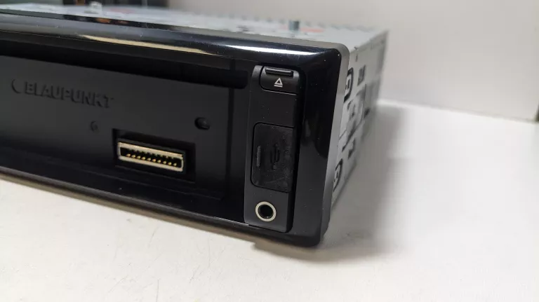 radio-samochodowe-blaupunkt-cupertino-220-igla-zlacza-minijack