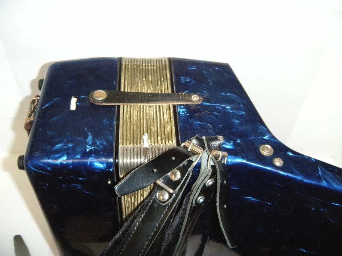 akordeon-barcarole-magister-80-basow-niebieski-z-pokrowcem-kolor-249512-1647422