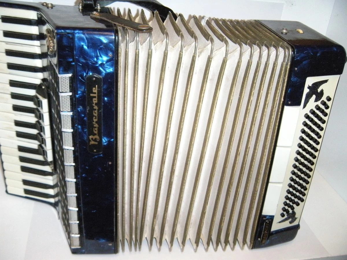 akordeon-barcarole-magister-80-basow-niebieski-z-pokrowcem-kod-producenta-barcarole-80-basow