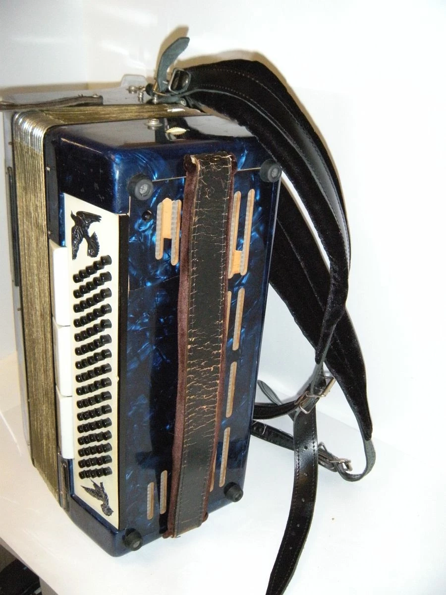 akordeon-barcarole-magister-80-basow-niebieski-z-pokrowcem-stan-11323-2