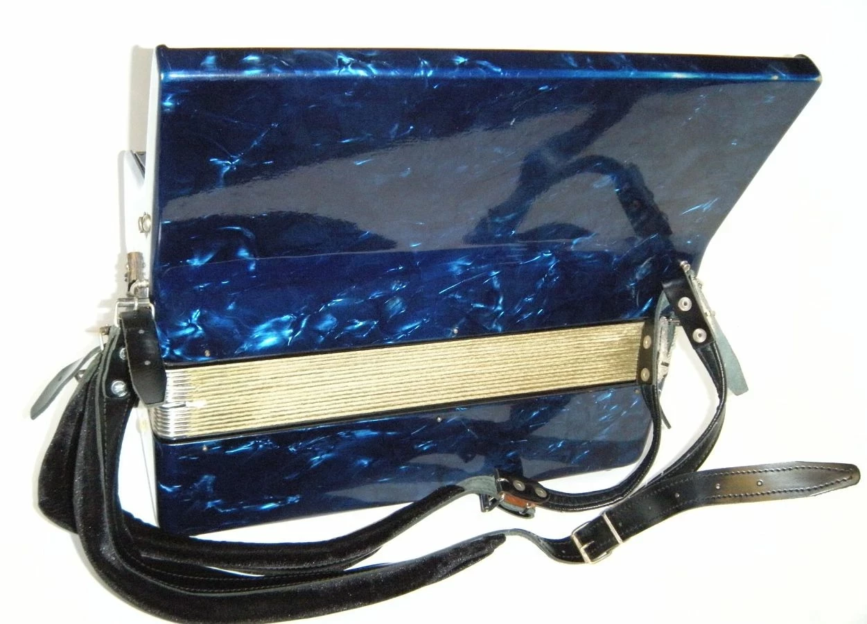 akordeon-barcarole-magister-80-basow-niebieski-z-pokrowcem-marka-248930-969629