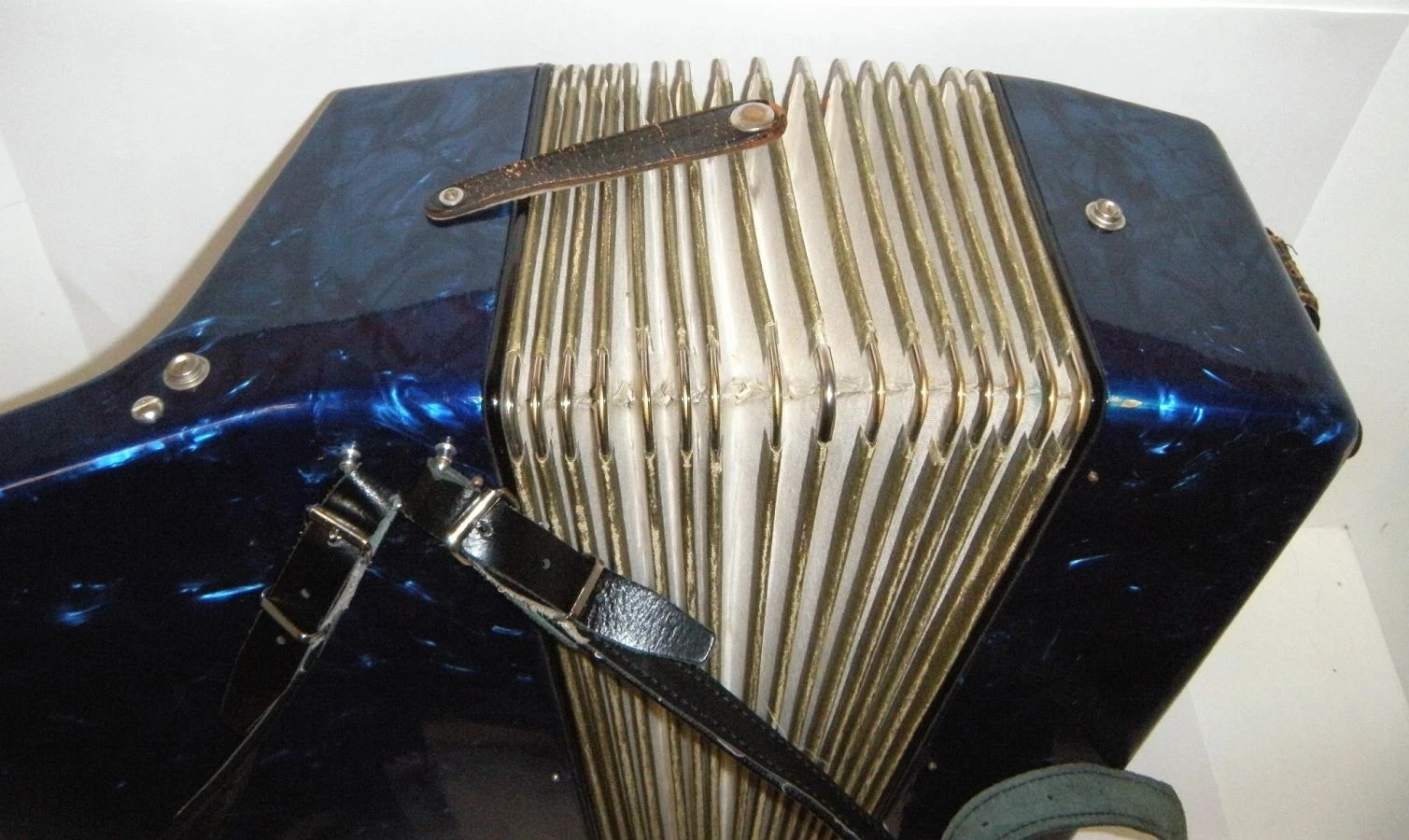 akordeon-barcarole-magister-80-basow-niebieski-z-pokrowcem-targowa-7-leczna