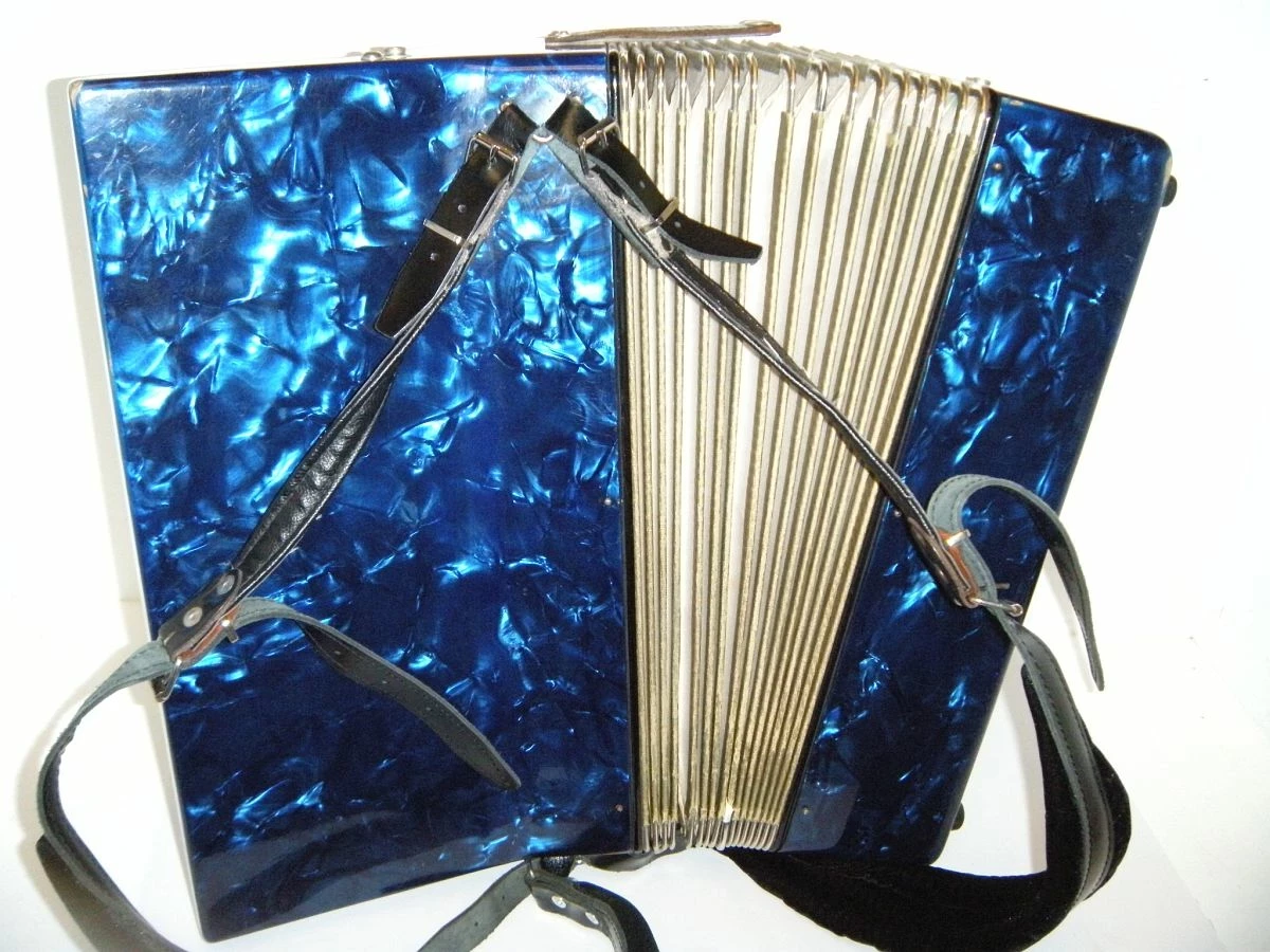 akordeon-barcarole-magister-80-basow-niebieski-z-pokrowcem-kolor-249512-1647422