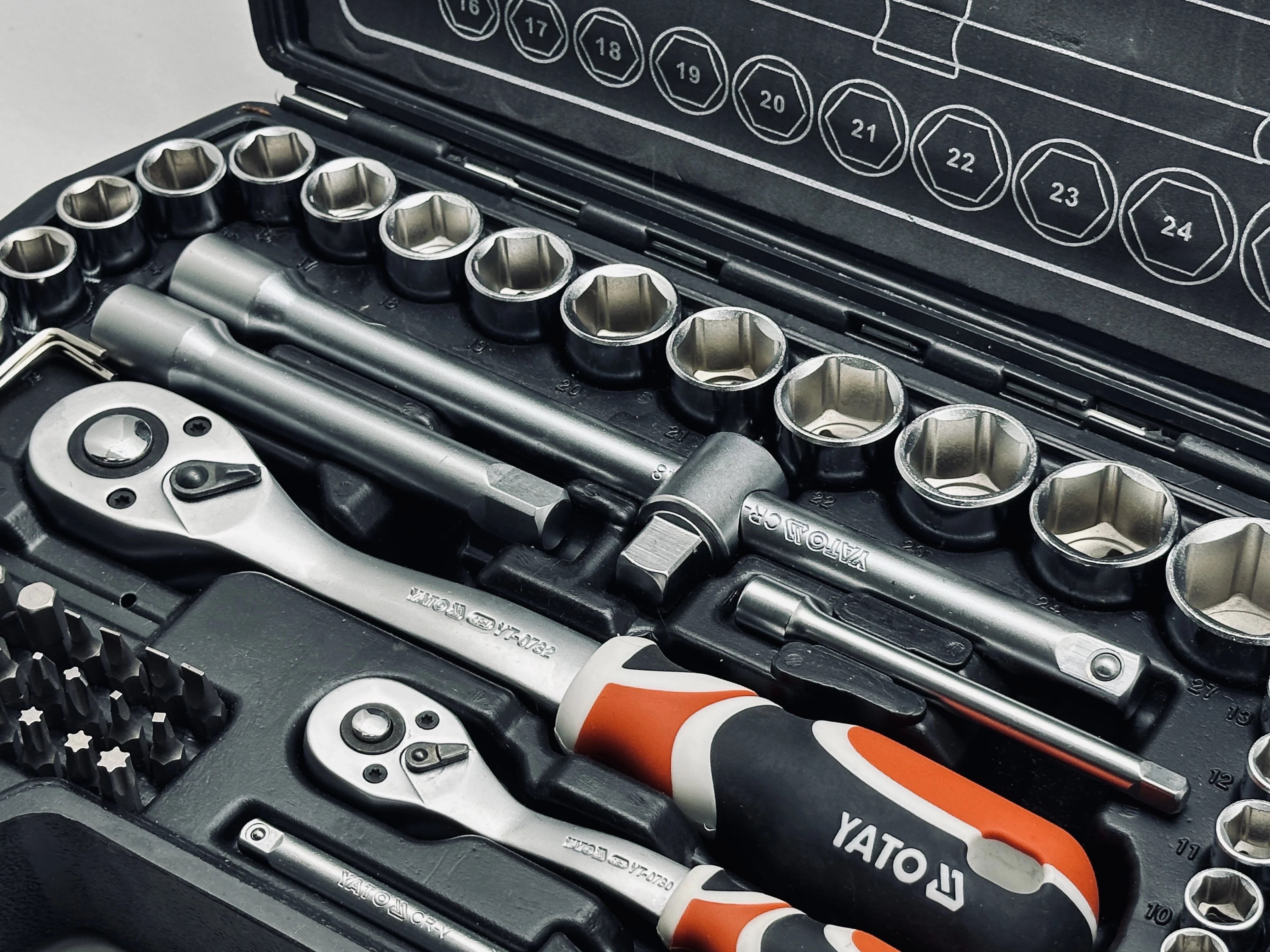 zestaw-narzedzi-yato-yt-38782-walizka-liczba-elementow-w-zestawie-72