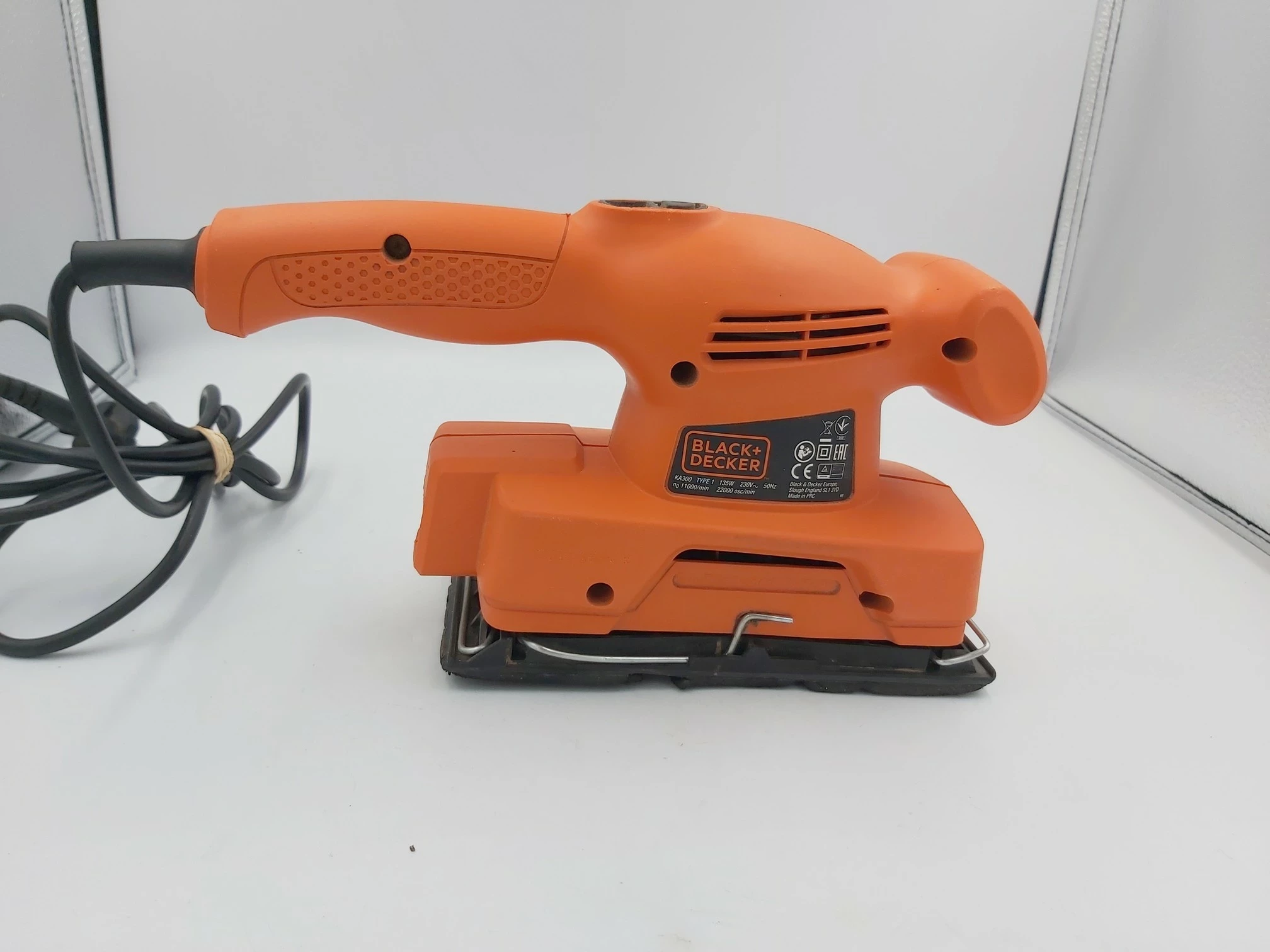 szlifierka-oscylacyjna-black-decker-ka300-rodzaj-zasilania-sieciowe