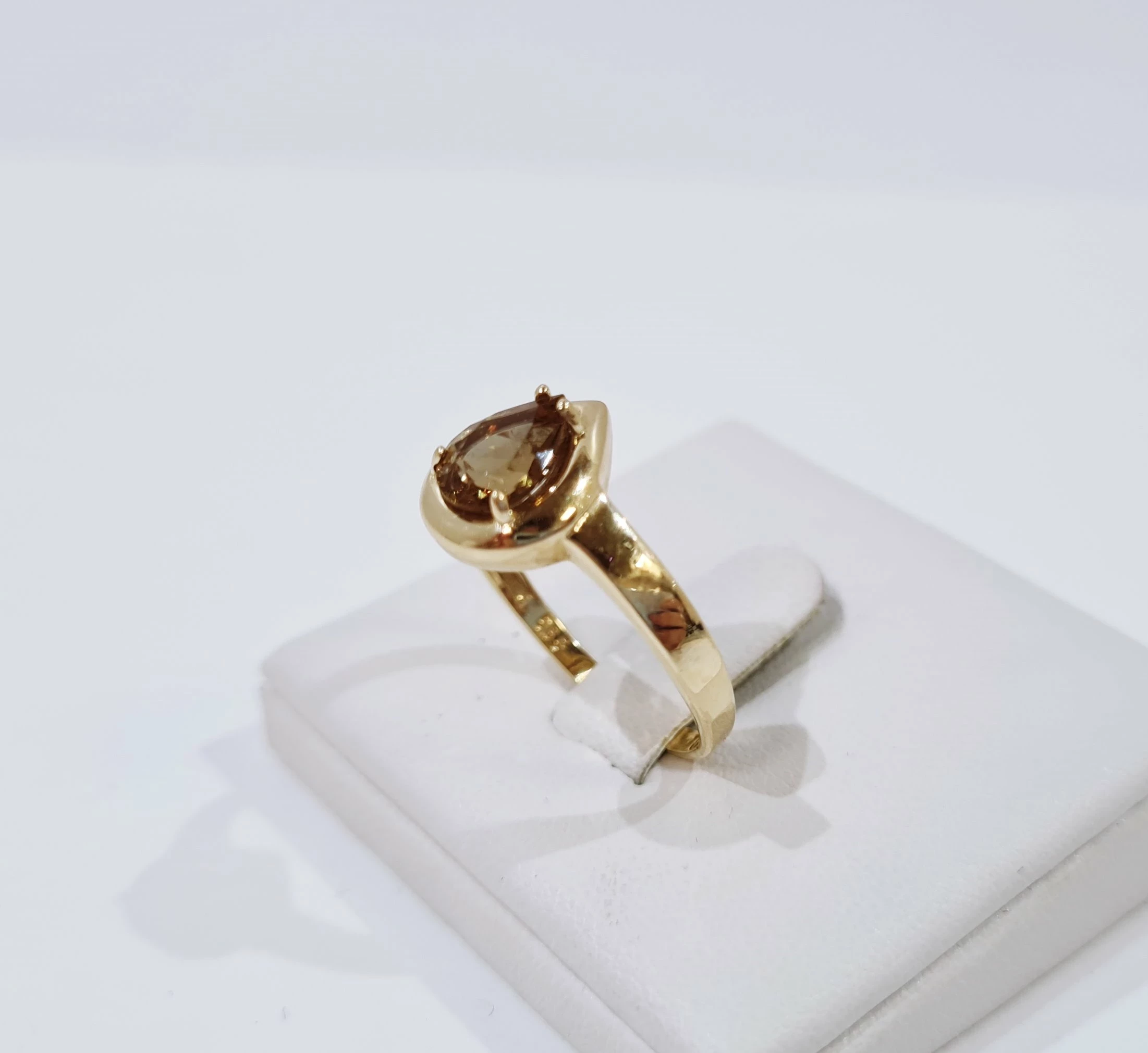 zloty-pierscionek-z-kamieniem-zultanite-sultanit-585-268g-rodzaj-wyrob-jubilerski