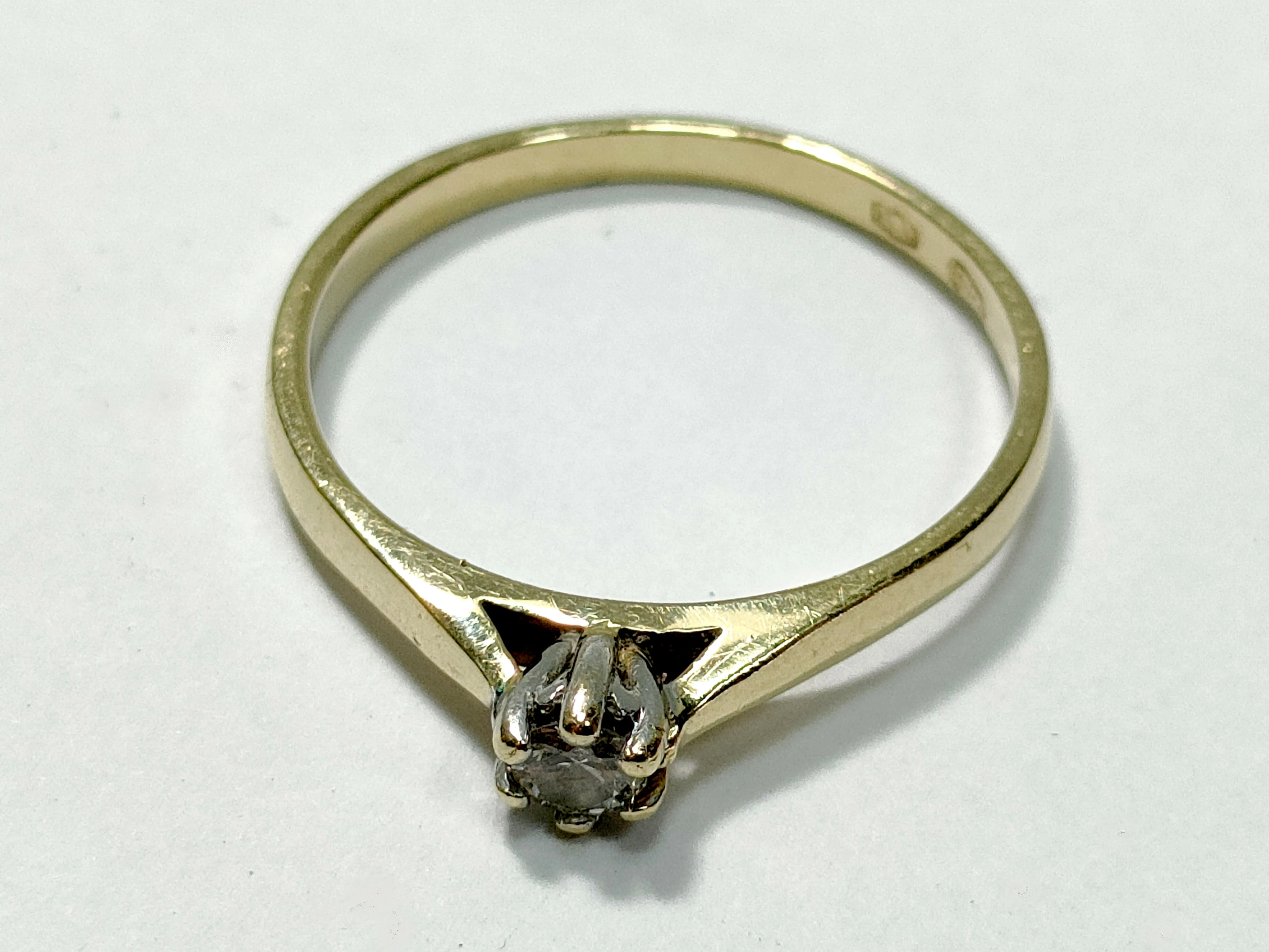 zloty-pierscionek-z-brylantem-151g-585-r12-material-15835-2